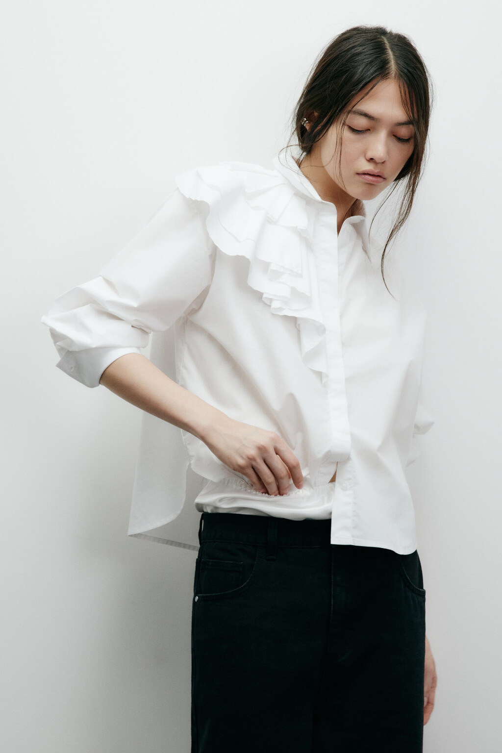 Блузка с асимметричными воланами - цвет белый - 1
