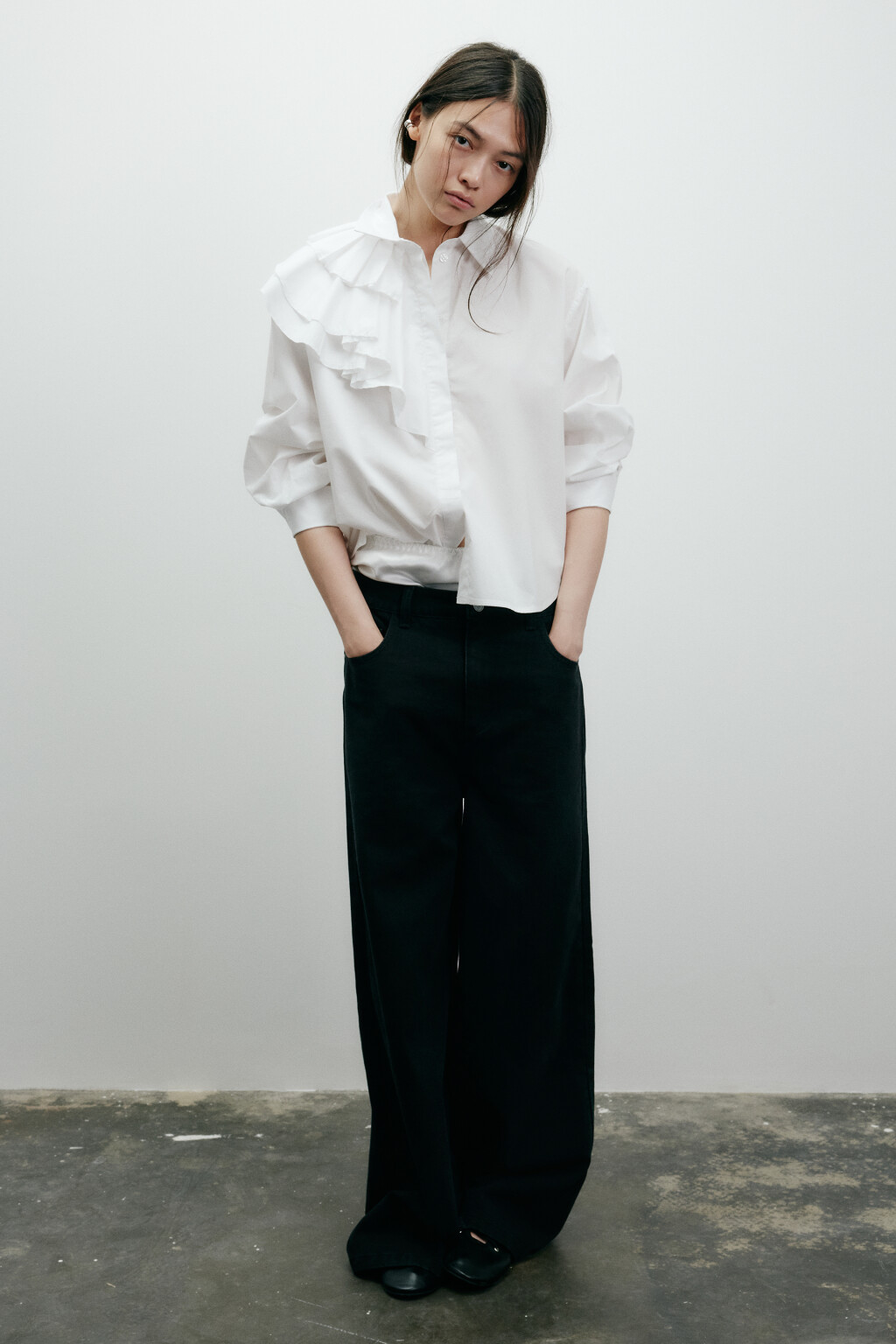 Блузка с асимметричными воланами - цвет белый - 4