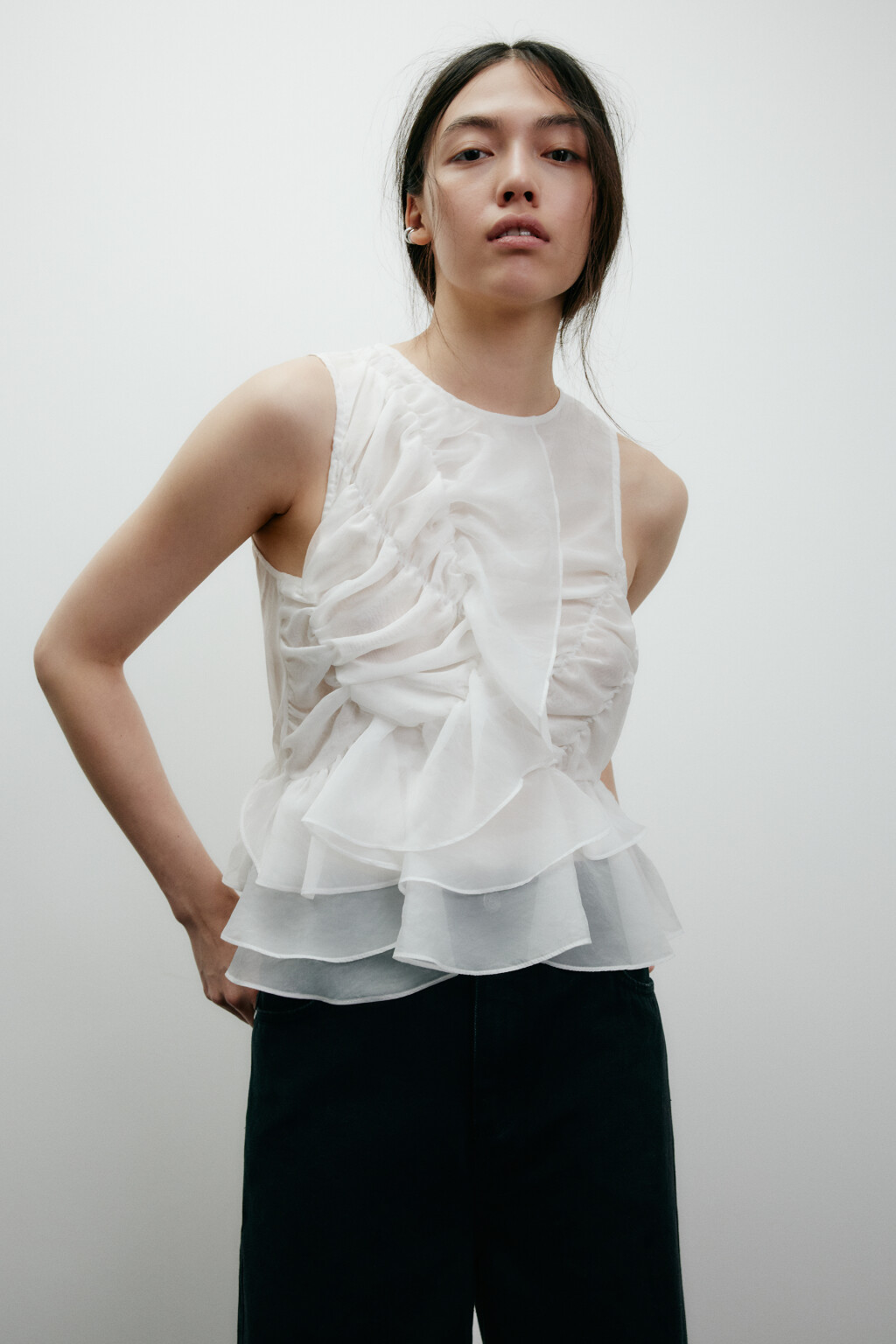 Блузка-топ с асимметричными воланами - цвет белый - 2