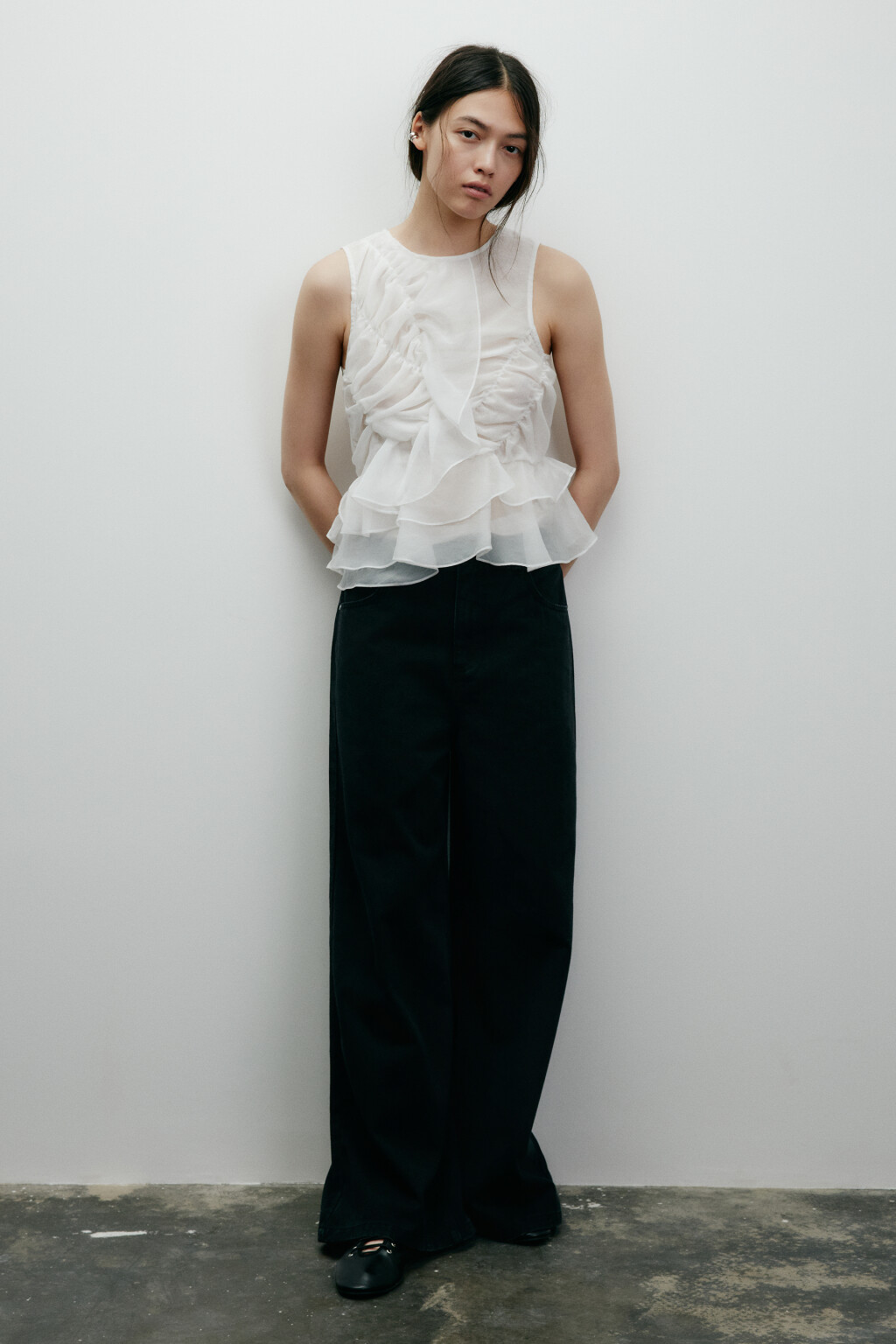 Блузка-топ с асимметричными воланами - цвет белый - 5