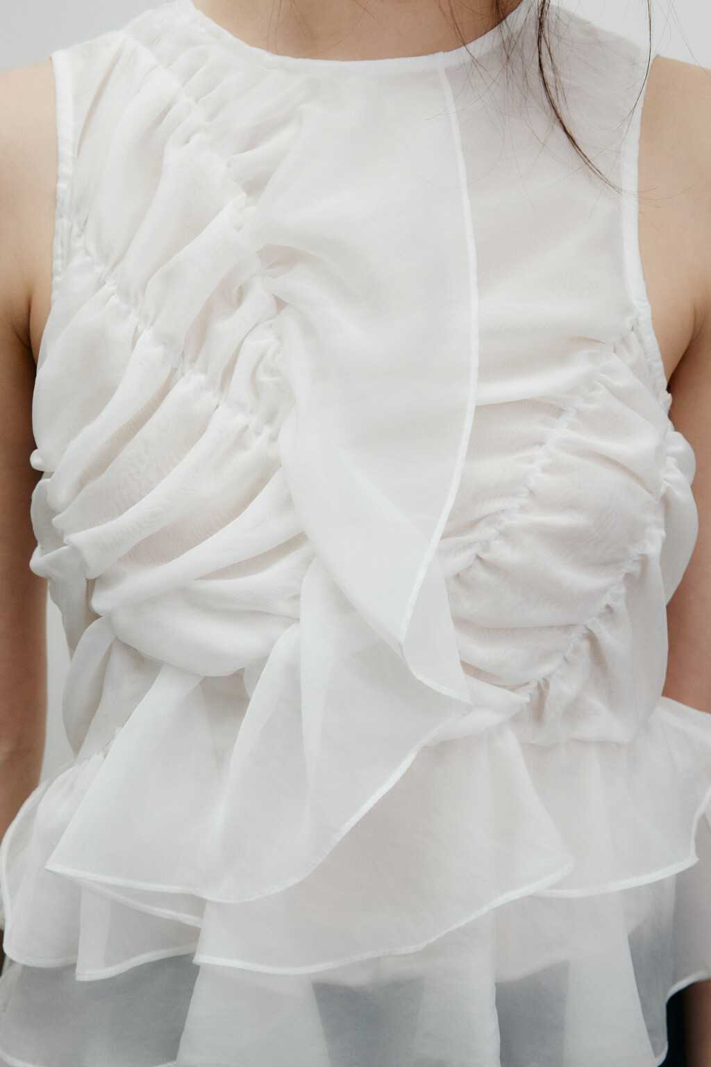Блузка-топ с асимметричными воланами - цвет белый - 6
