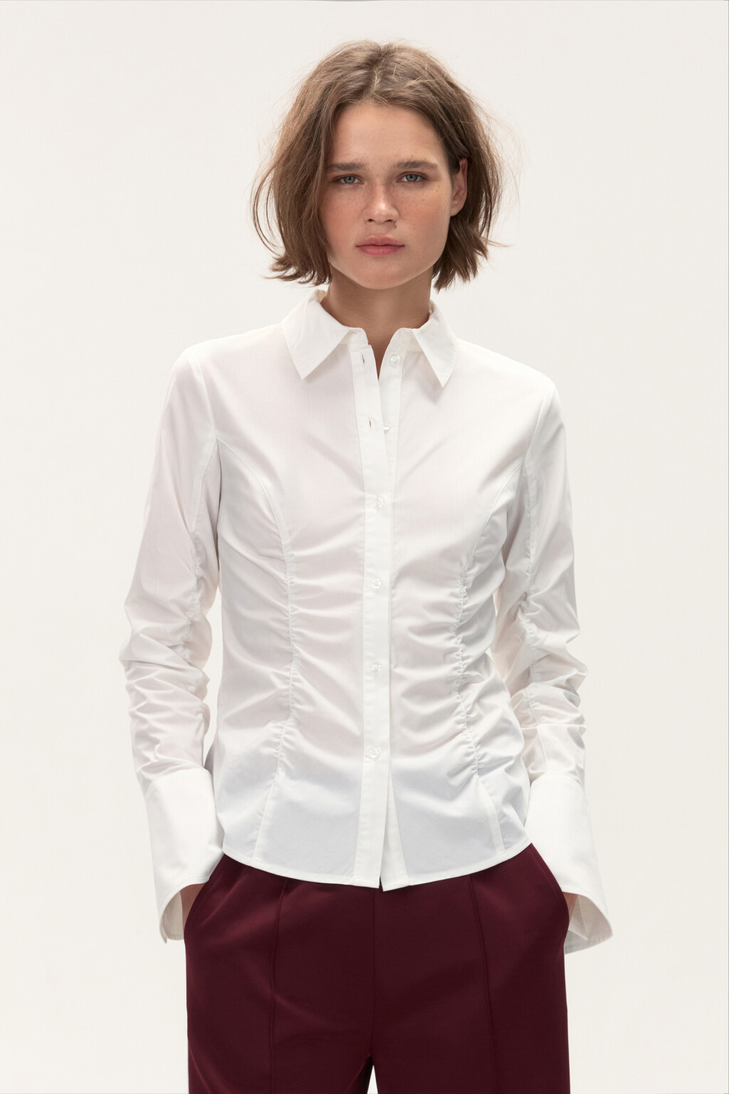 Блузка приталенная со сборками - цвет белый - 2