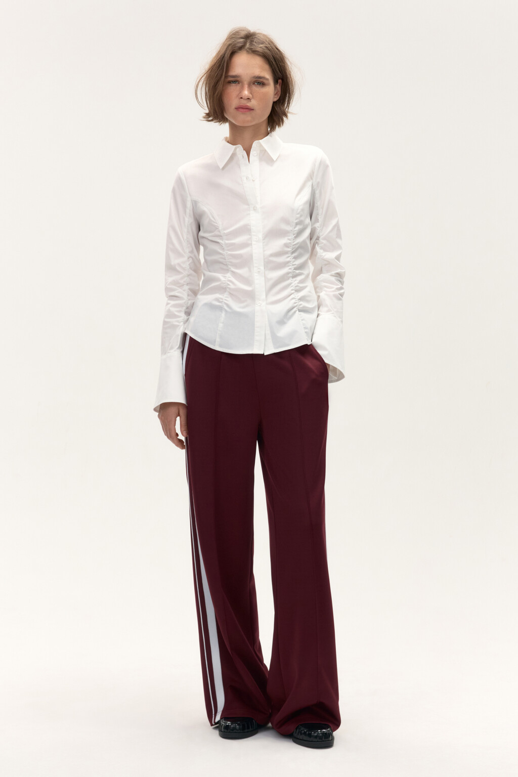 Блузка приталенная со сборками - цвет белый - 4