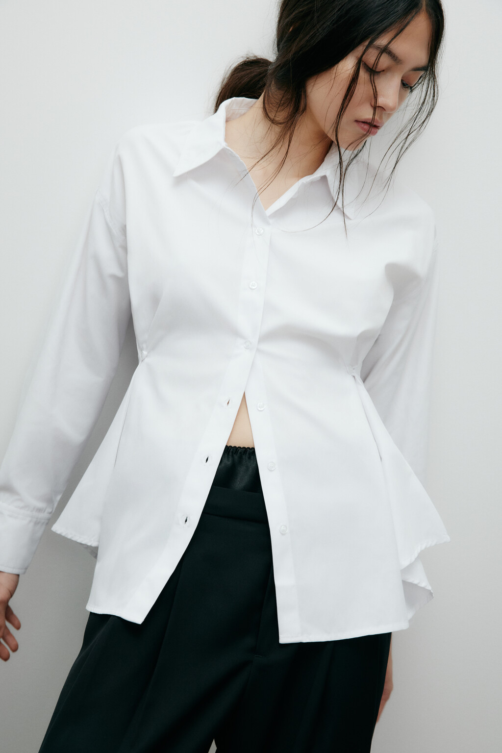 Рубашка oversize с драпировками - цвет белый - 2