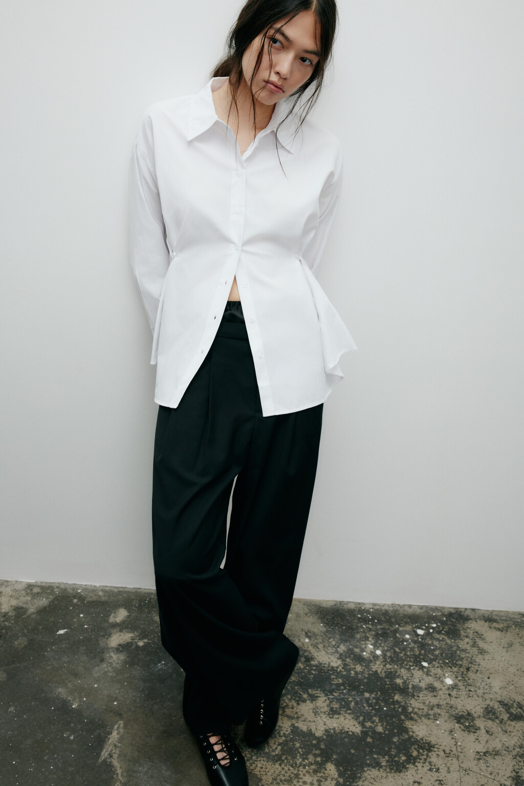 Рубашка oversize с драпировками - цвет белый - 3