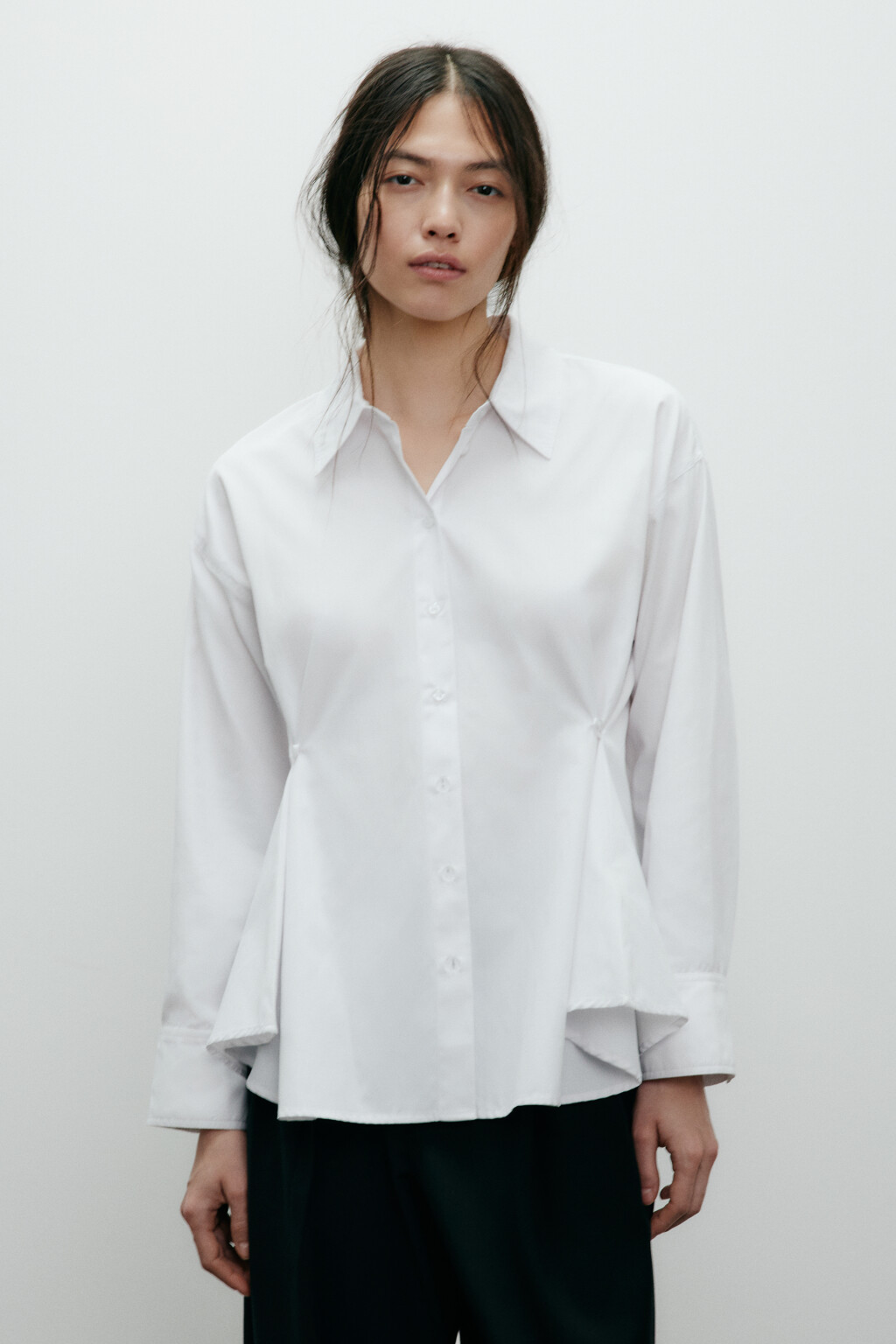 Рубашка oversize с драпировками - цвет белый - 4