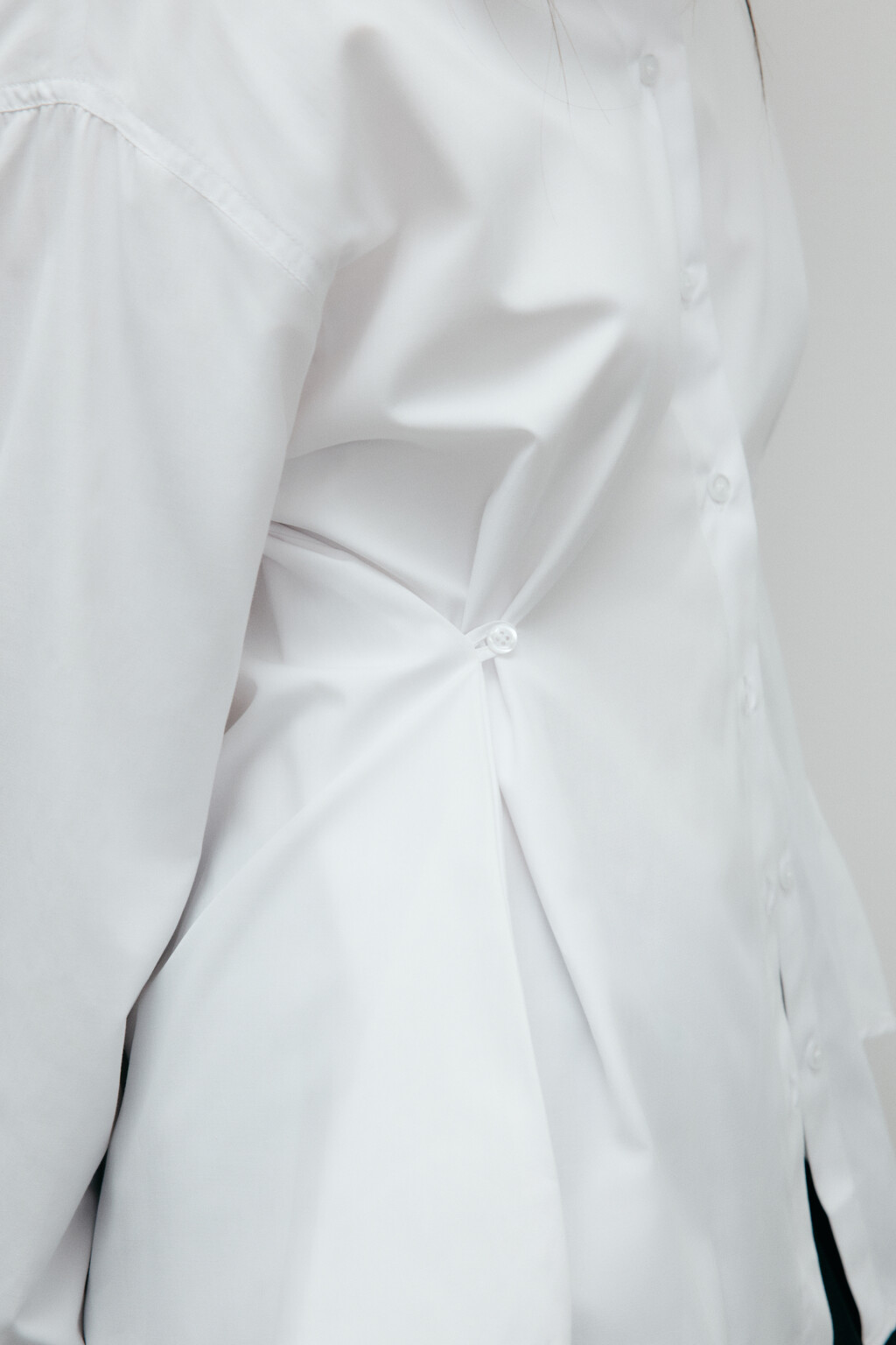 Рубашка oversize с драпировками - цвет белый - 7