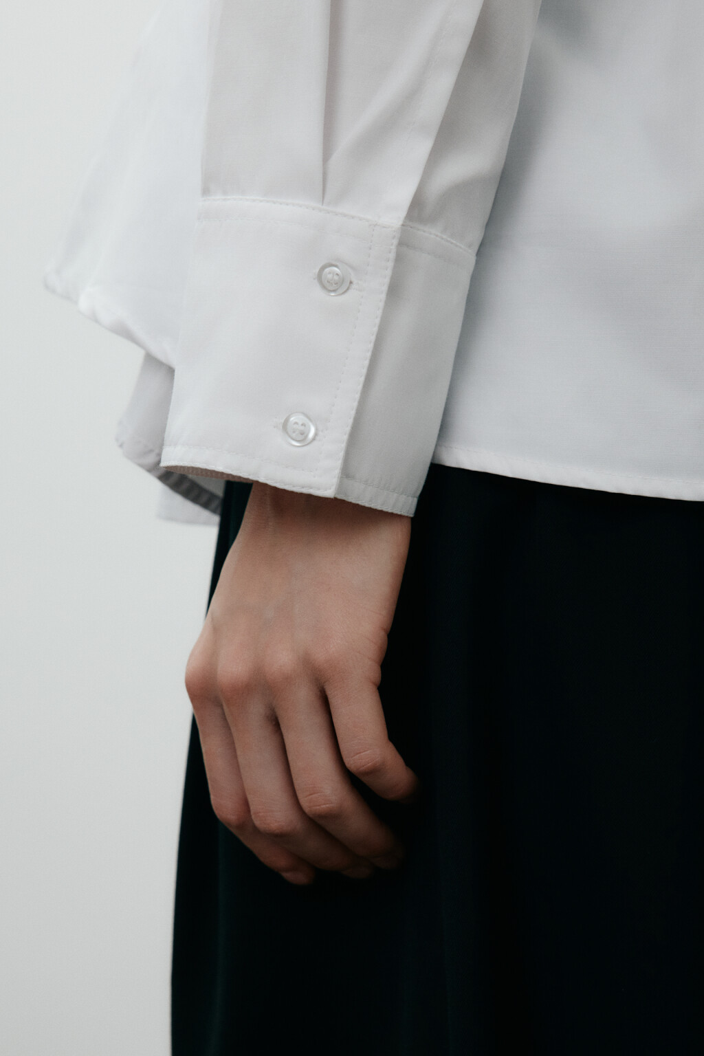 Рубашка oversize с драпировками - цвет белый - 8