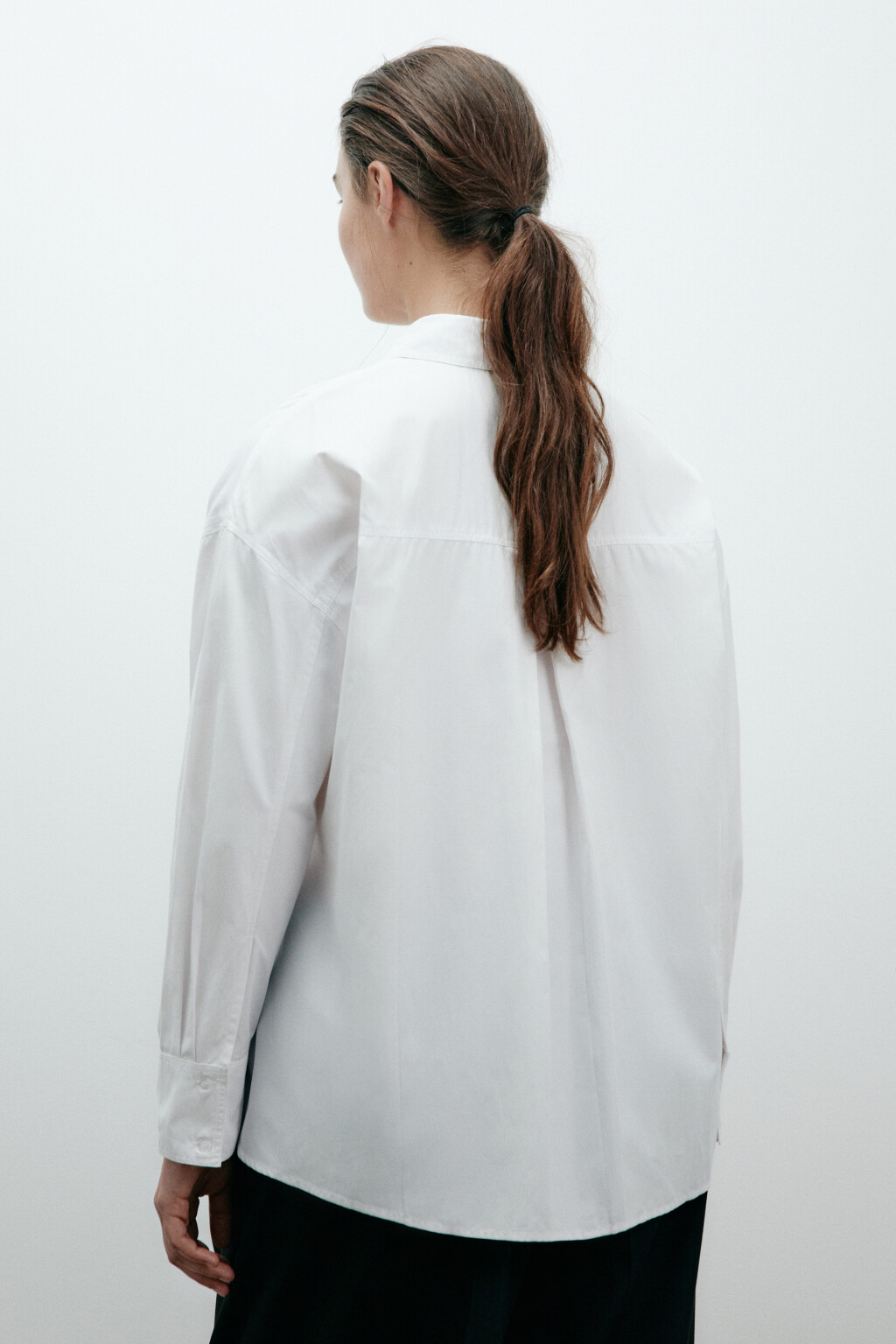 Рубашка oversize с драпировками - цвет белый - 4