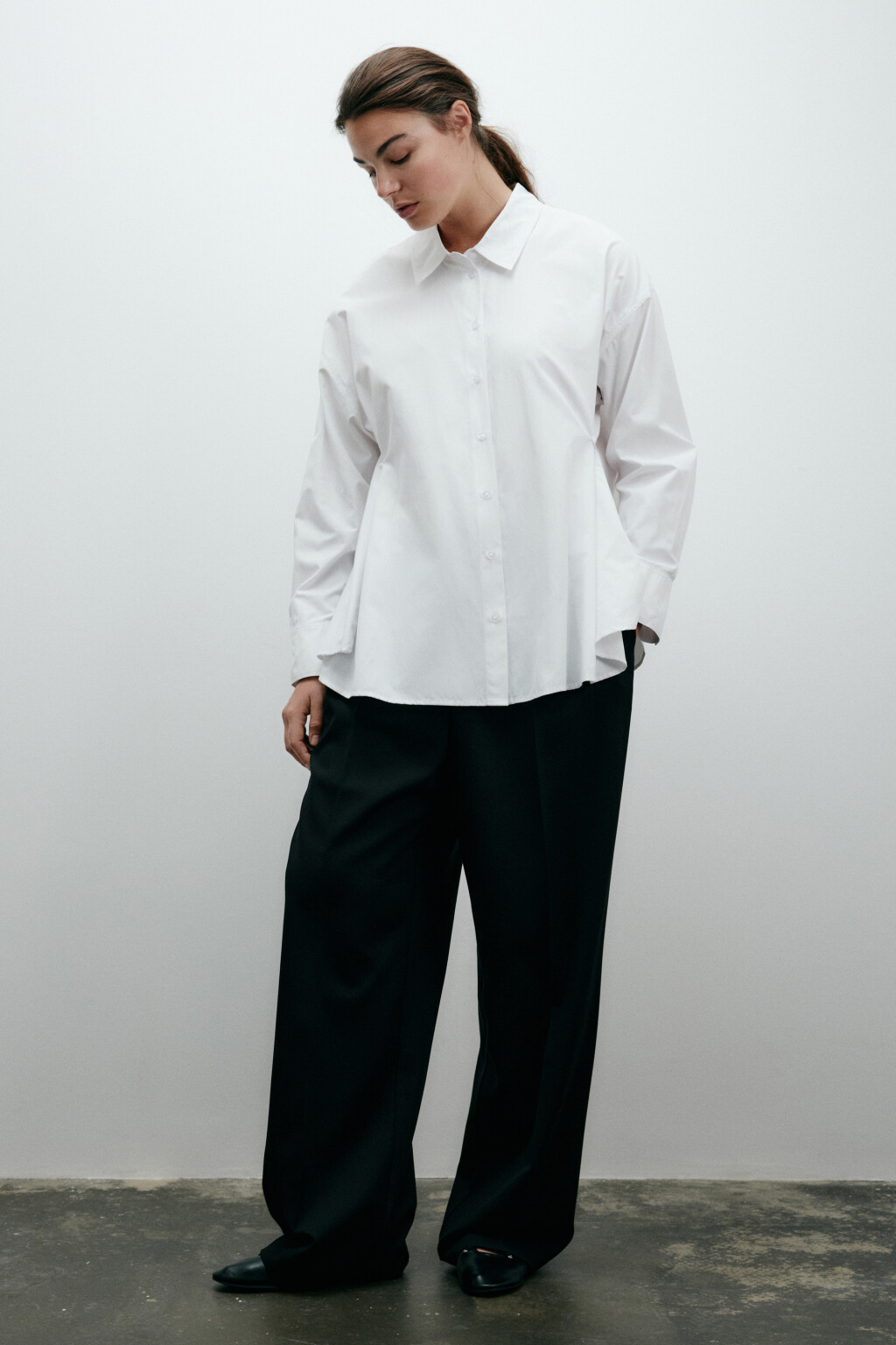 Рубашка oversize с драпировками - цвет белый - 5