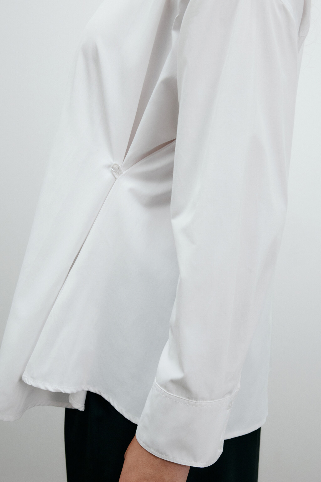 Рубашка oversize с драпировками - цвет белый - 7