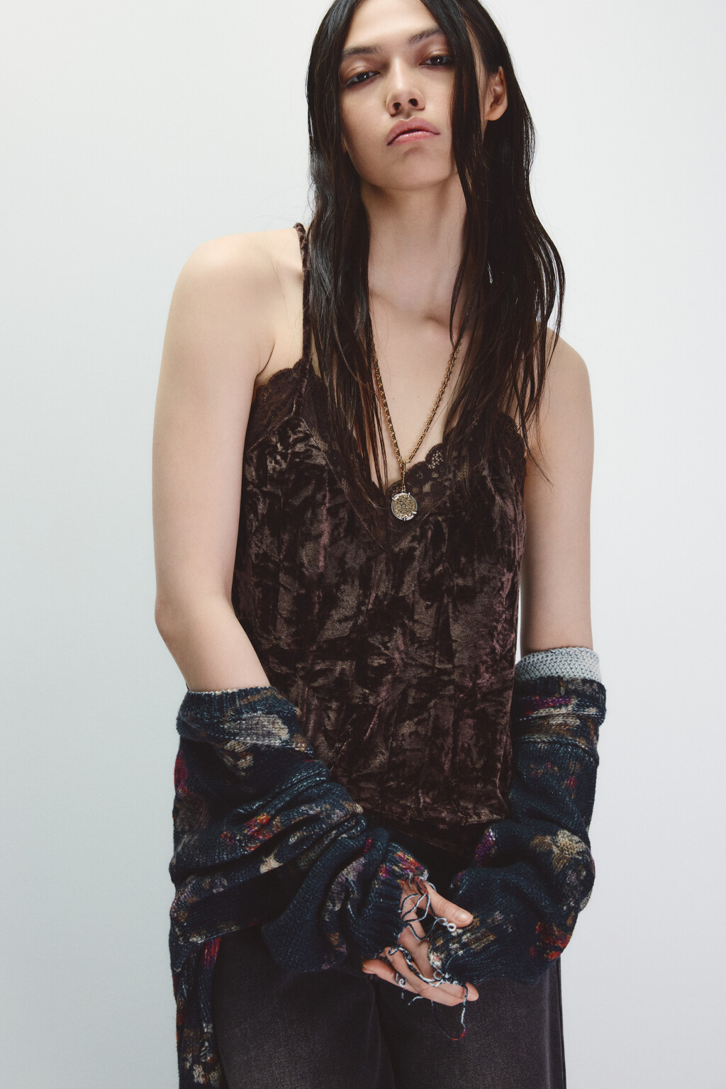 Топ на бретельках из бархата с кружевом - цвет коричневый - 1