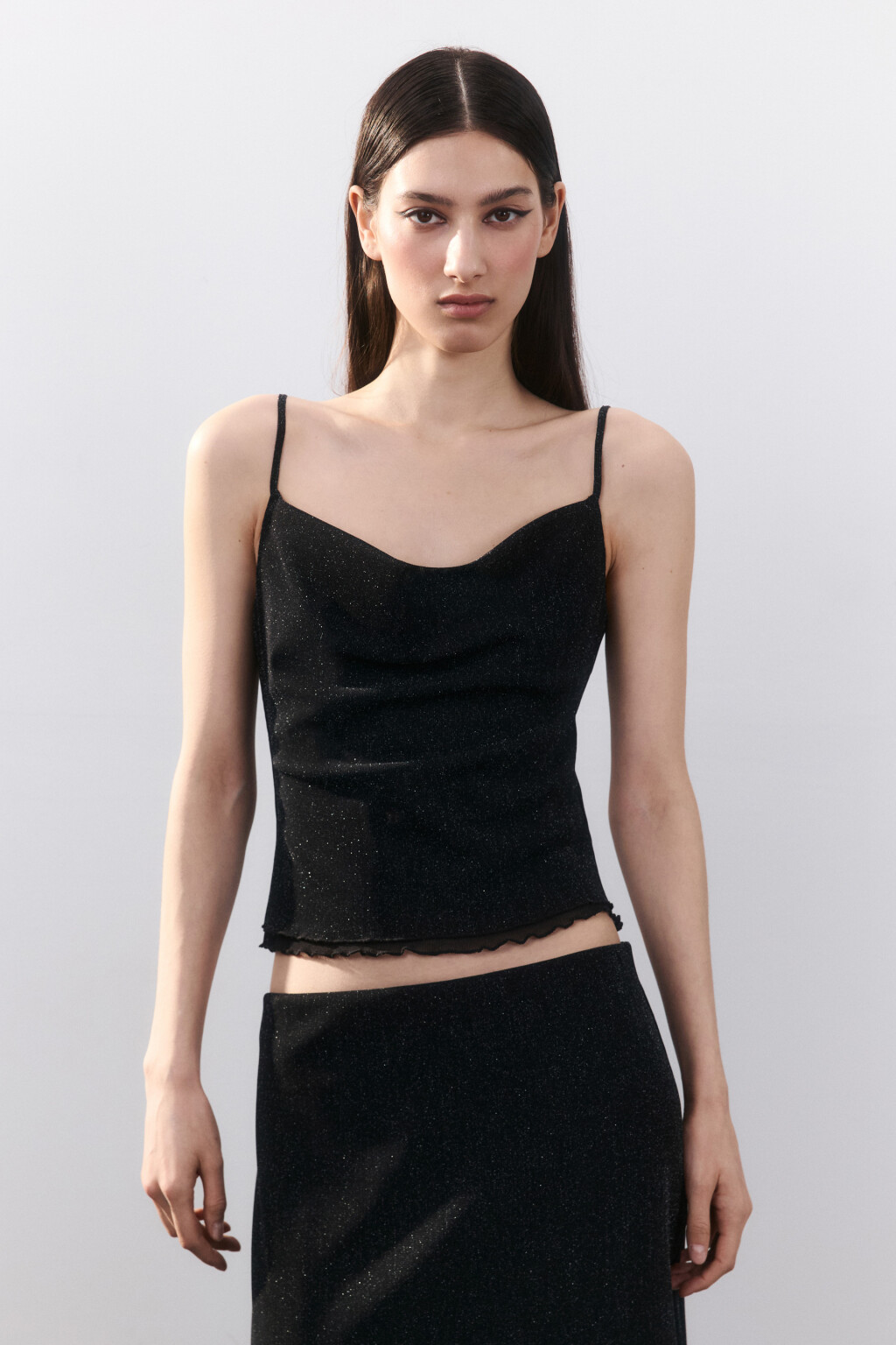 Топ из сетки с волнистыми краями - цвет черный - 3