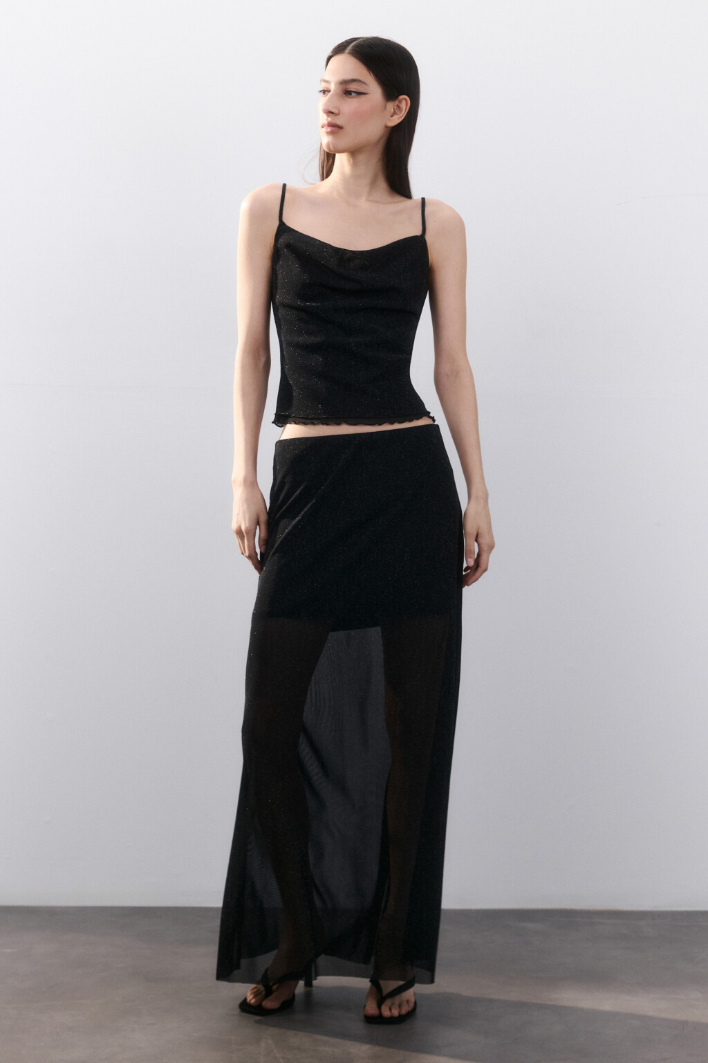 Топ из сетки с волнистыми краями - цвет черный - 5