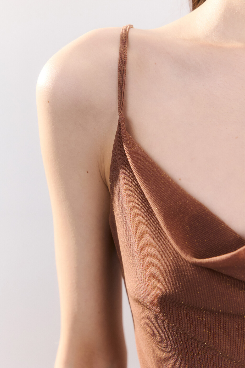 Топ из сетки с волнистыми краями - цвет бежевый - 6