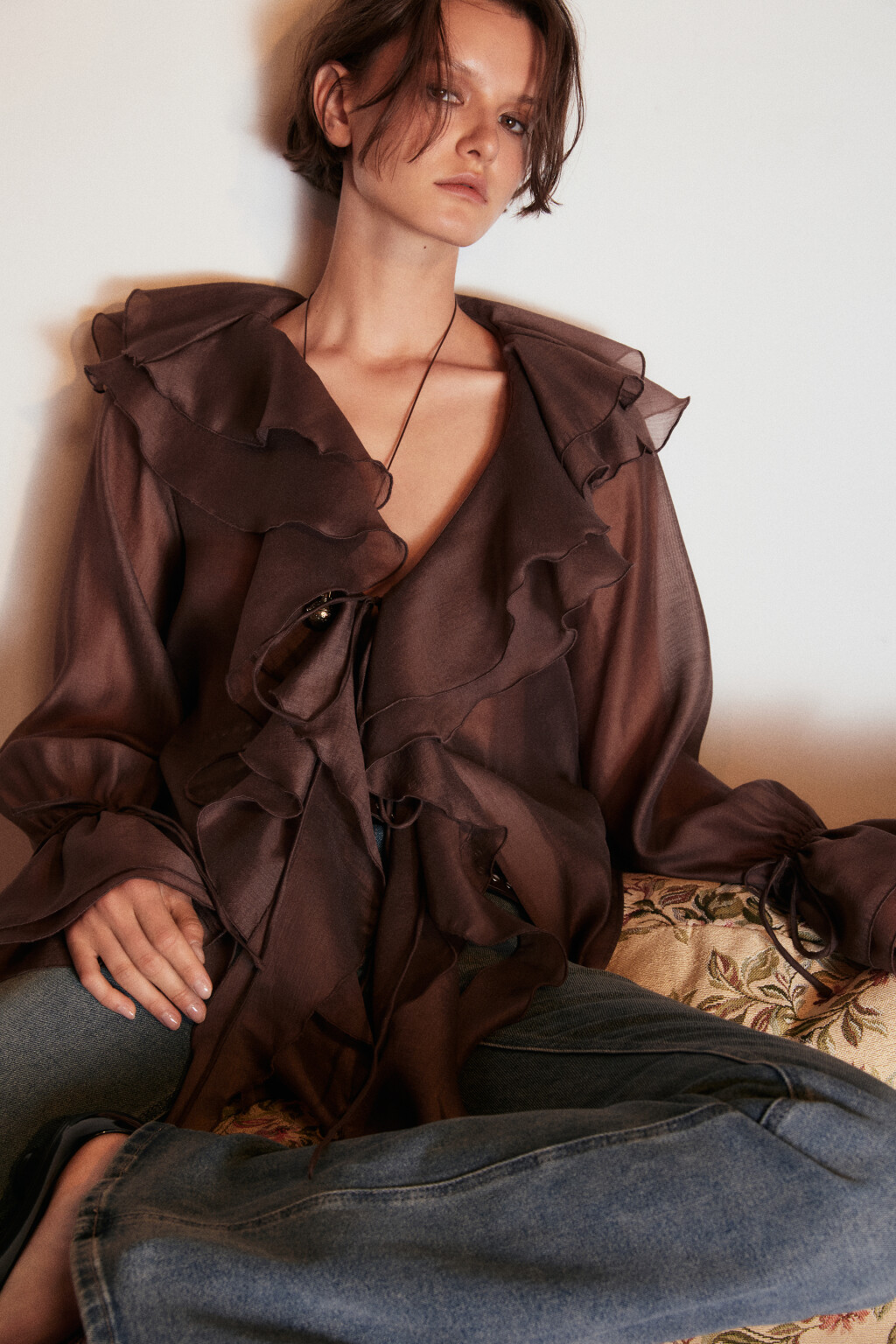 Блузка шифоновая на завязках с воланами - цвет коричневый - 3