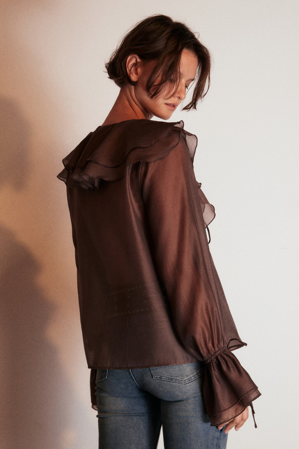 Блузка шифоновая на завязках с воланами - цвет коричневый - 5