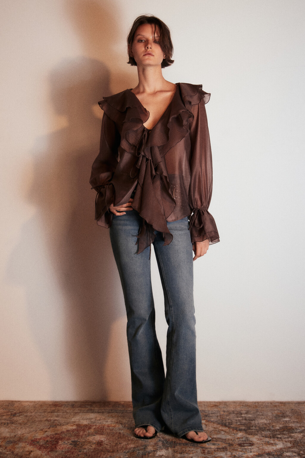 Блузка шифоновая на завязках с воланами - цвет коричневый - 6