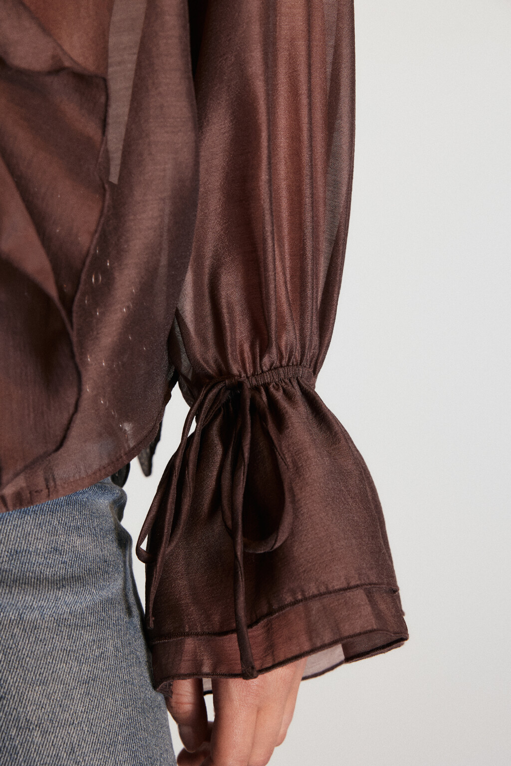 Блузка шифоновая на завязках с воланами - цвет коричневый - 8