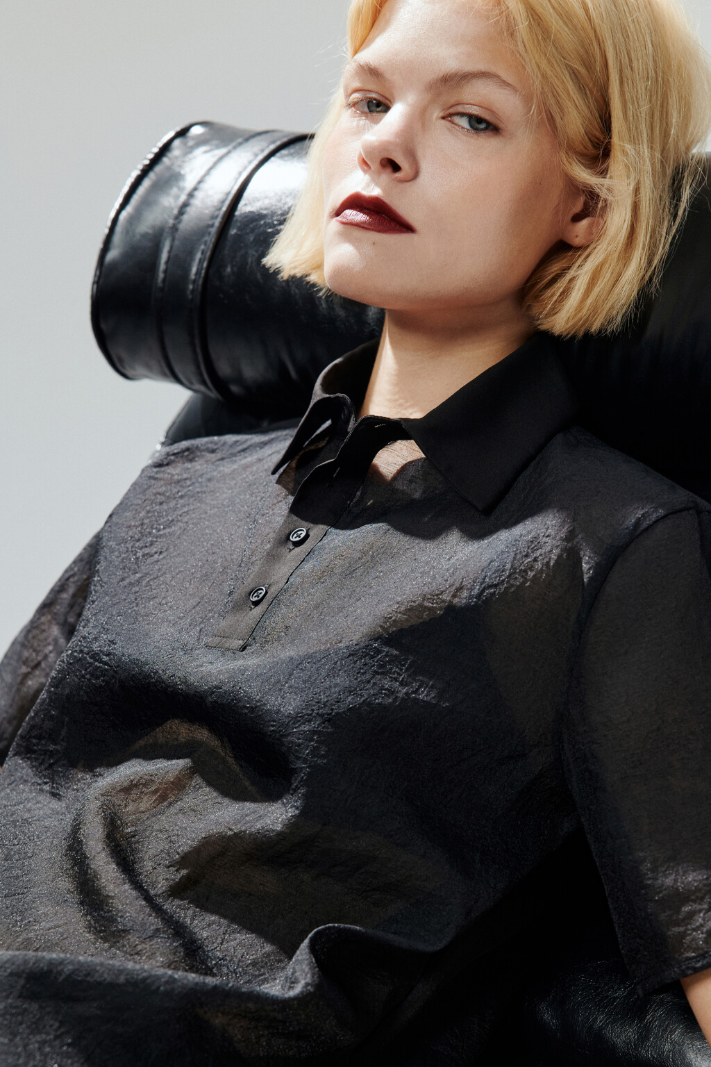 Блузка с воротником-поло - цвет черный - 2