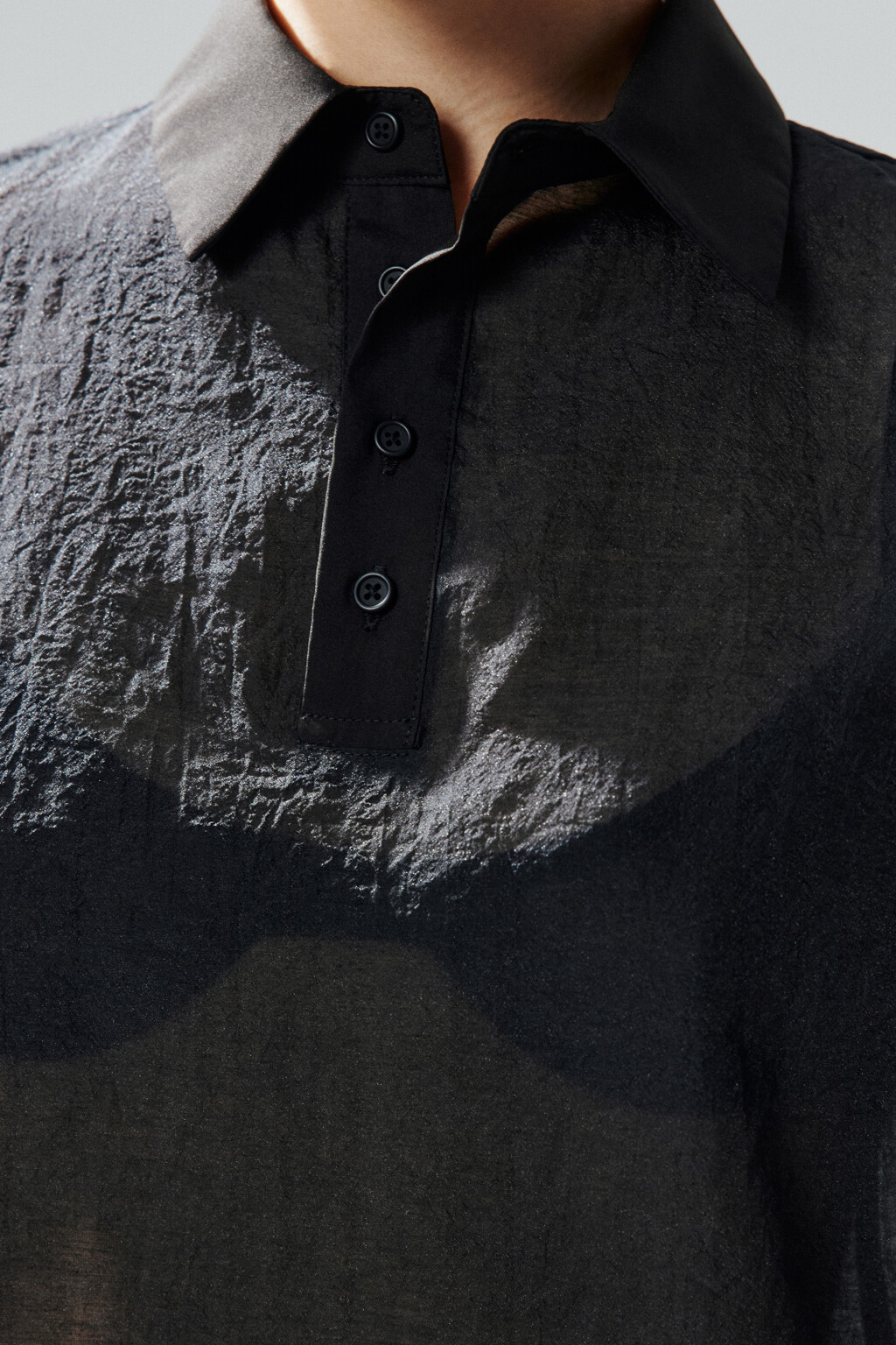 Блузка с воротником-поло - цвет черный - 6