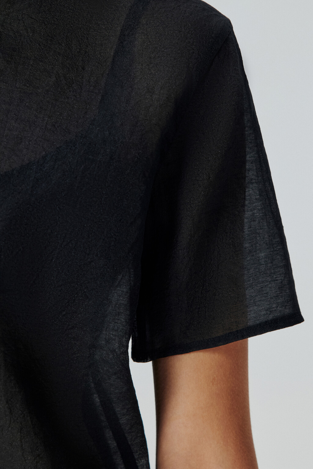 Блузка с воротником-поло - цвет черный - 7