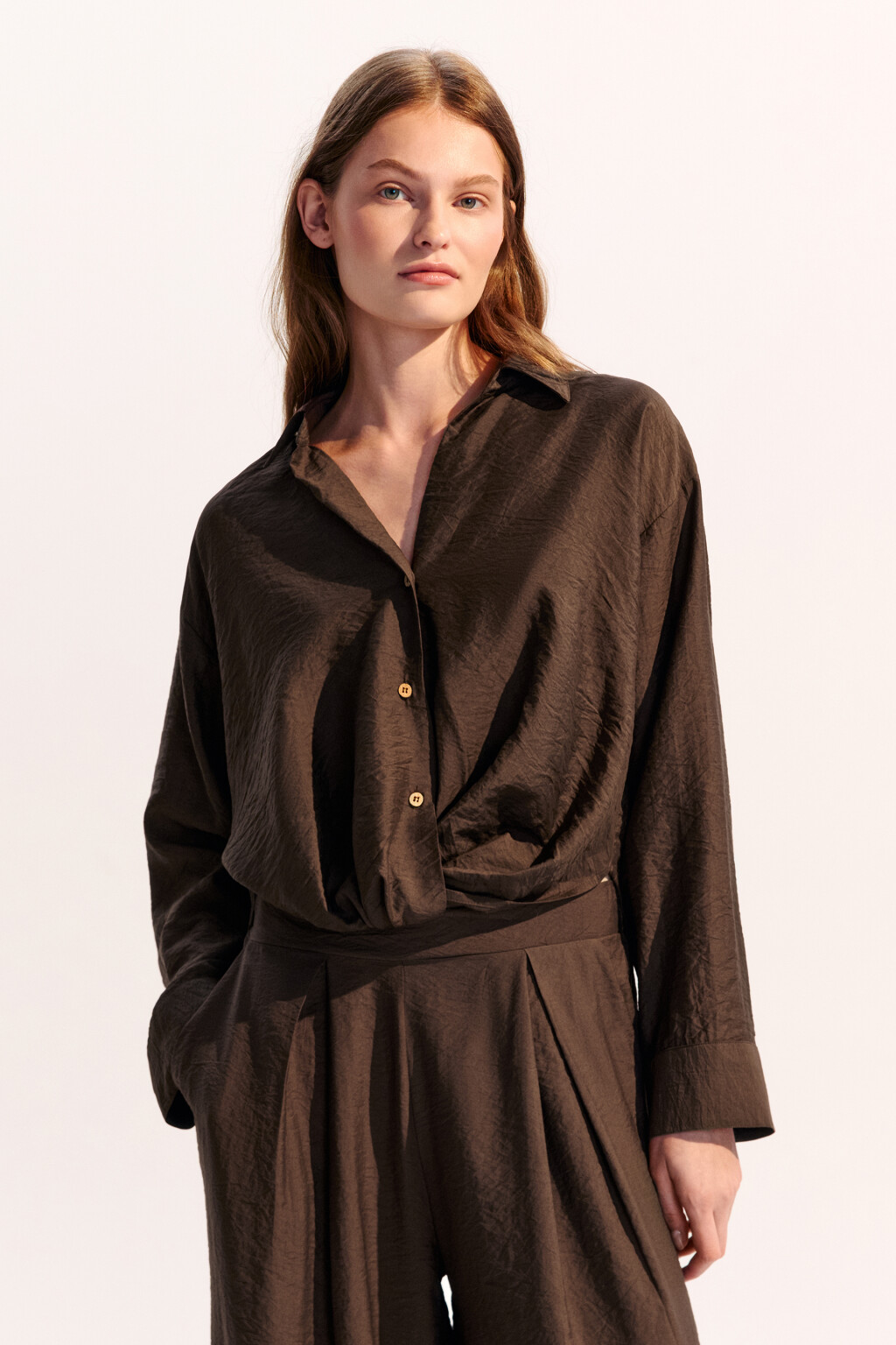 Блузка из вискозы с завязками - цвет коричневый - 2