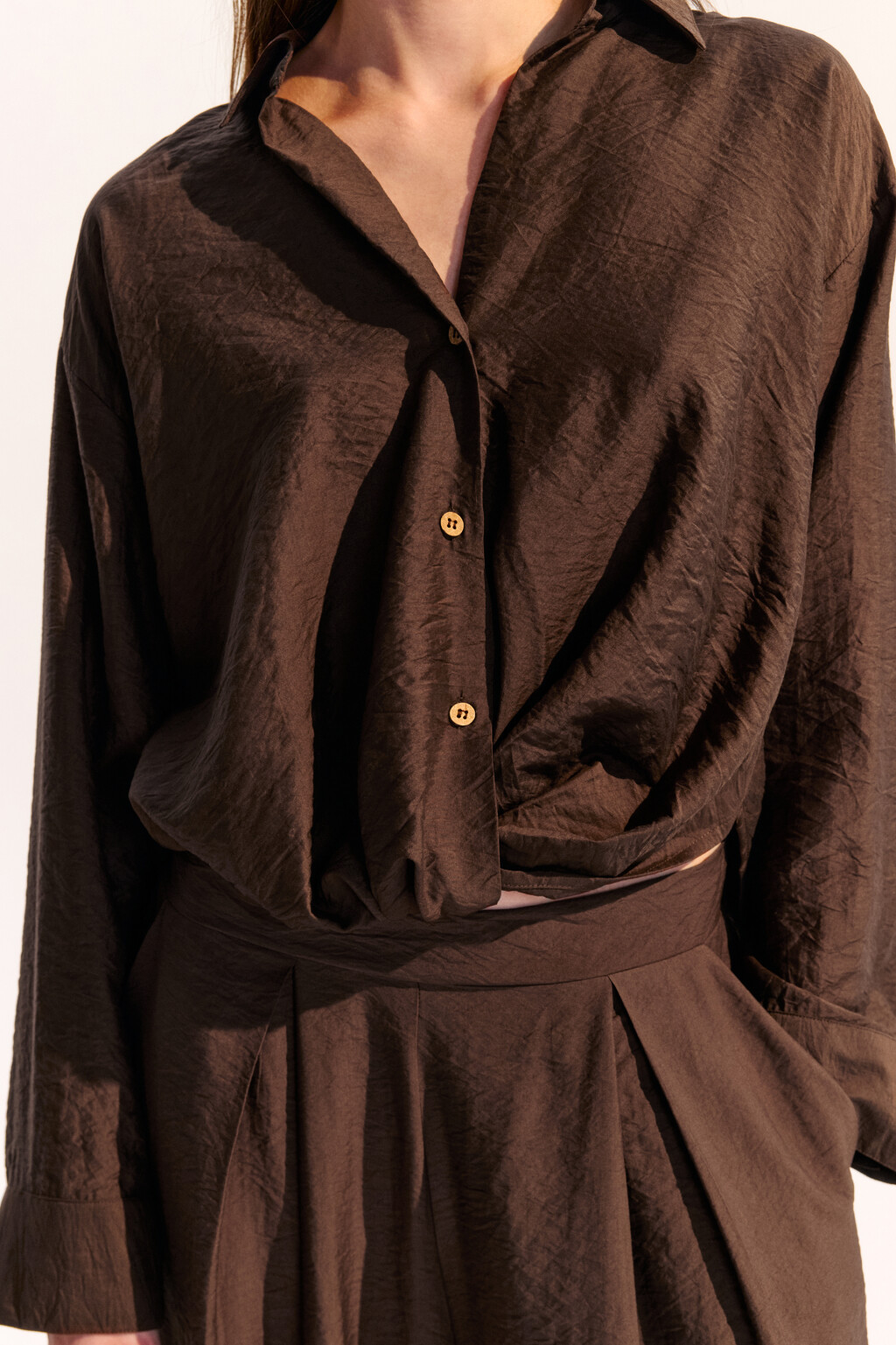 Блузка из вискозы с завязками - цвет коричневый - 5