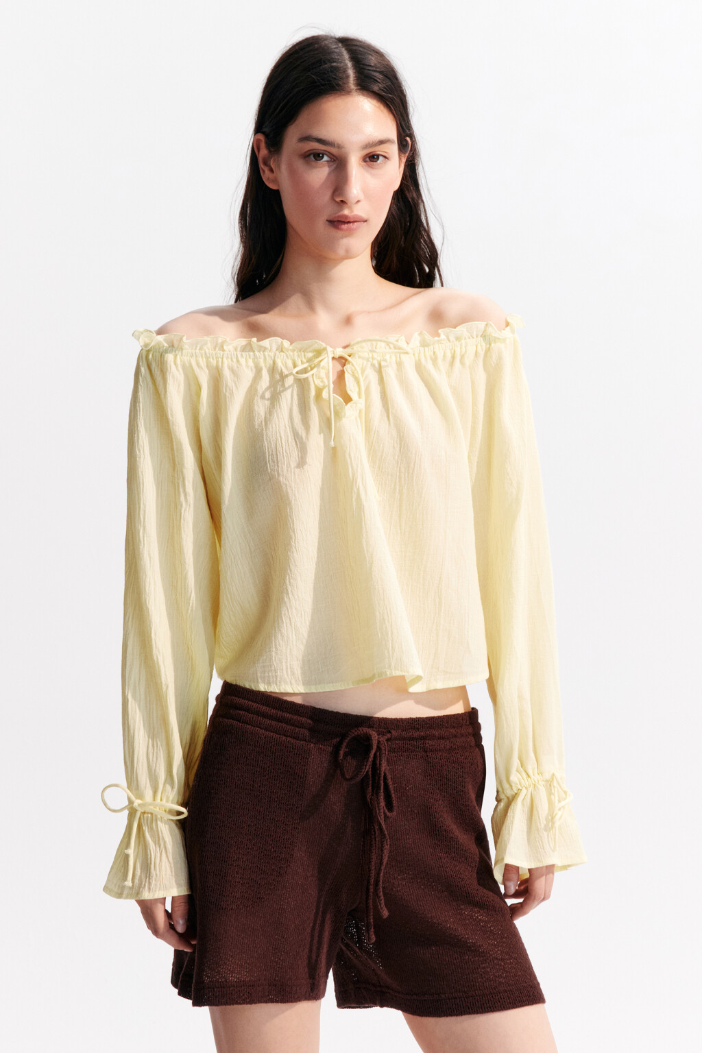 Блузка с открытыми плечами и завязками - цвет ванильный - 2