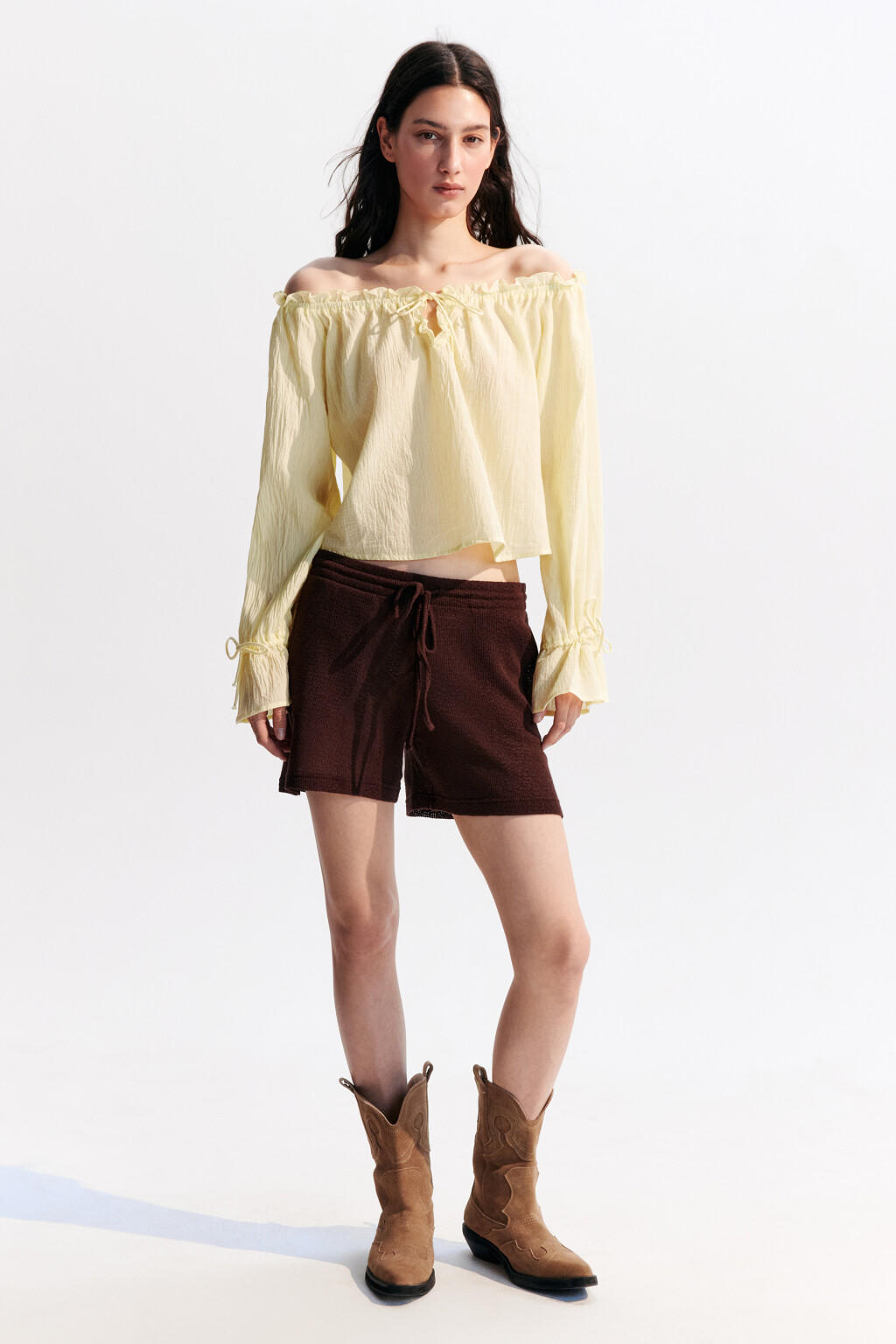 Блузка с открытыми плечами и завязками - цвет ванильный - 4