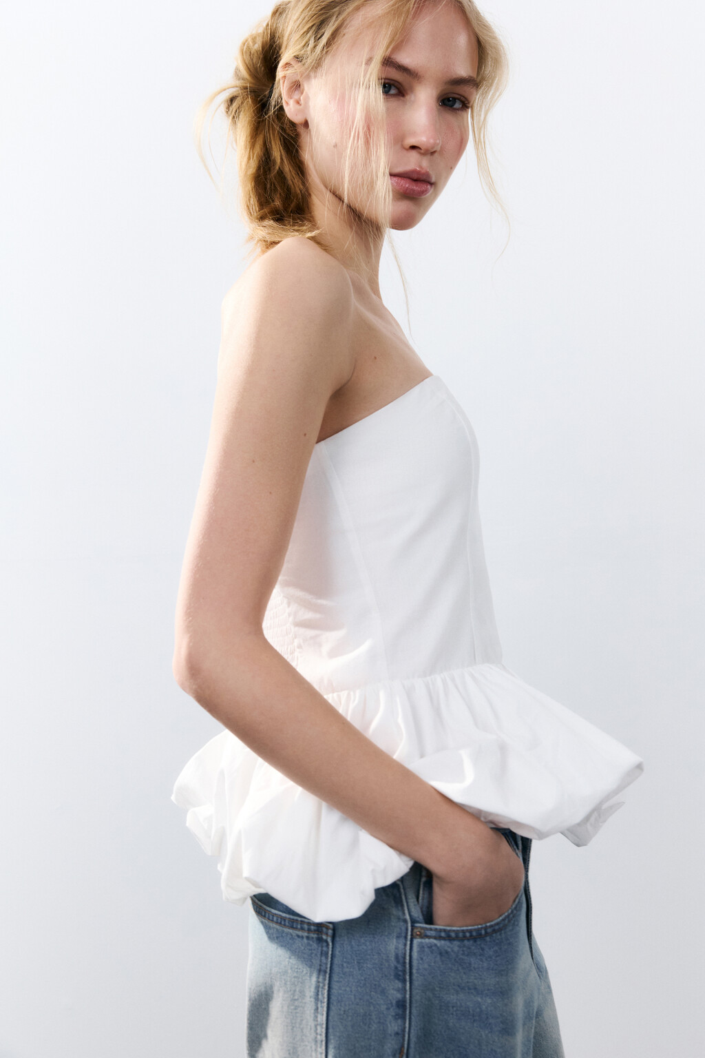 Топ-бандо с пышной баской - цвет белый - 2