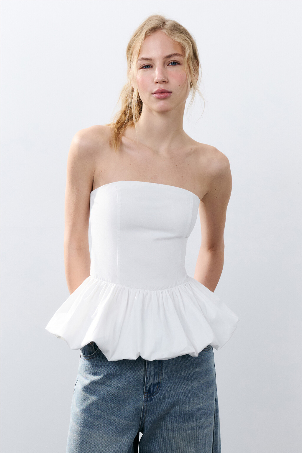 Топ-бандо с пышной баской - цвет белый - 3