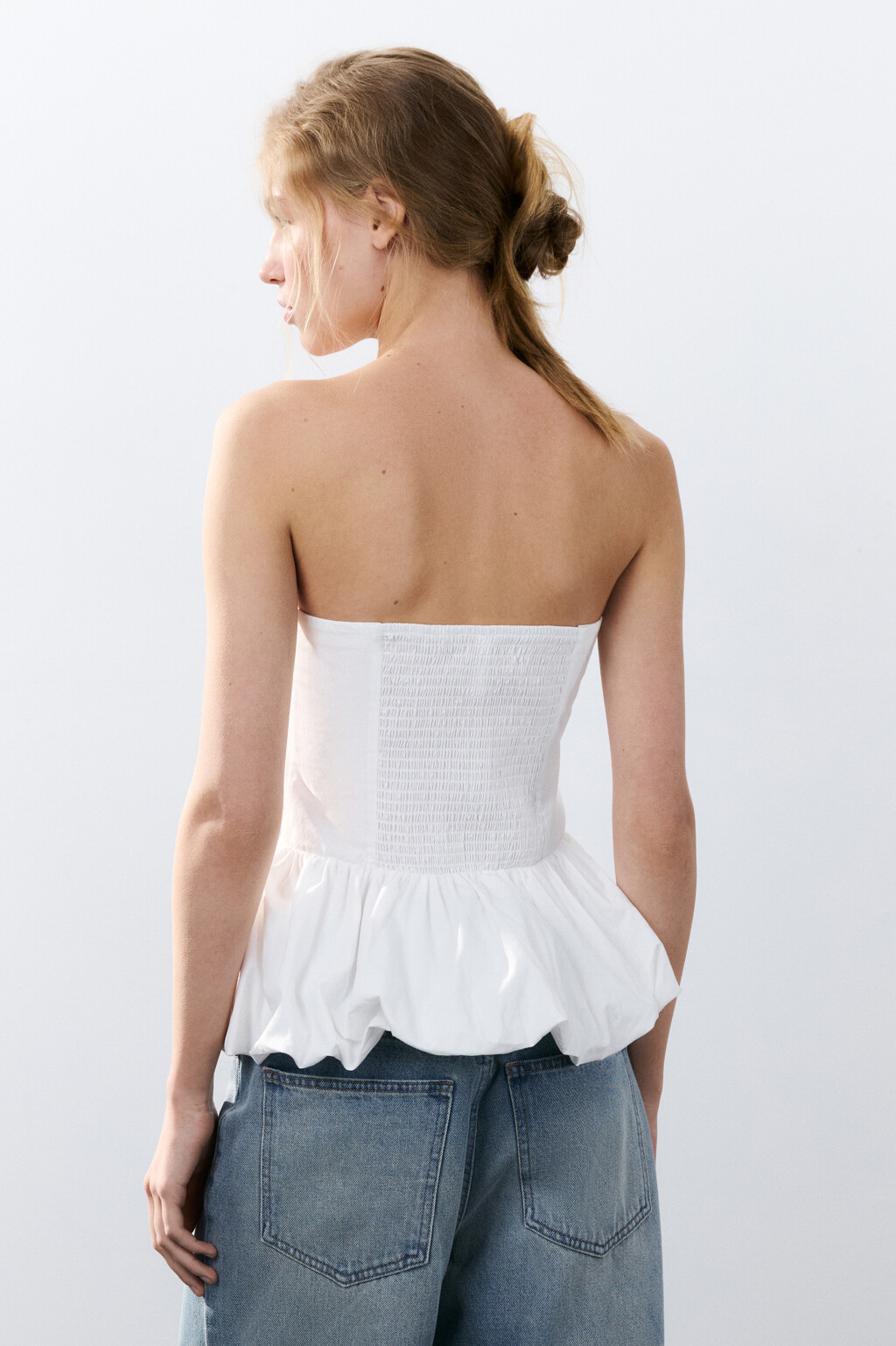 Топ-бандо с пышной баской - цвет белый - 4