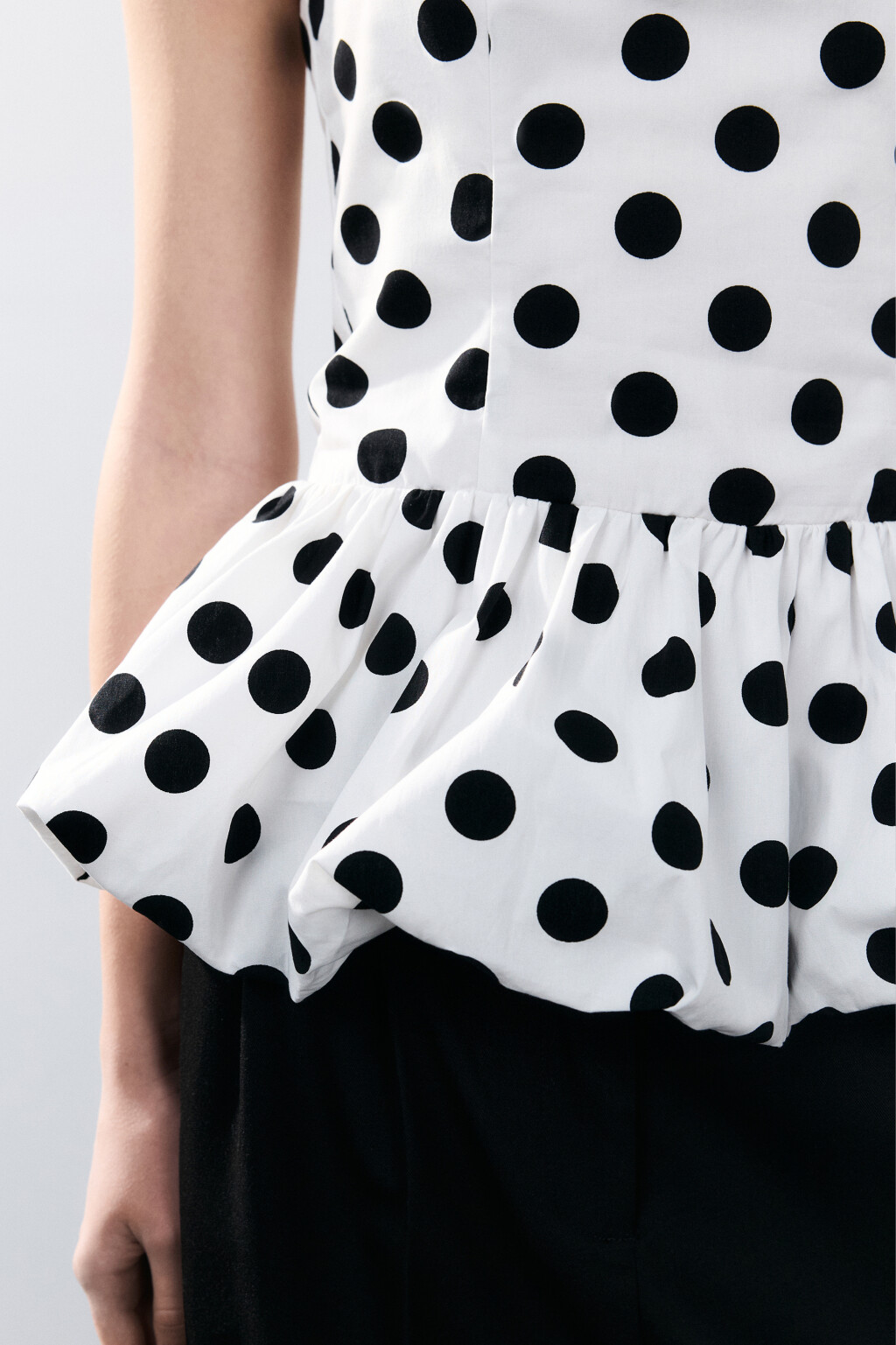 Топ-бандо с пышной баской - цвет белый - 6