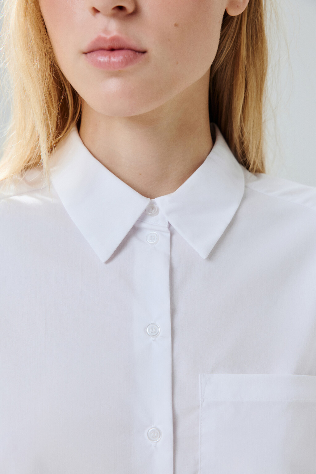 Блузка-рубашка свободная с карманом - цвет белый - 6