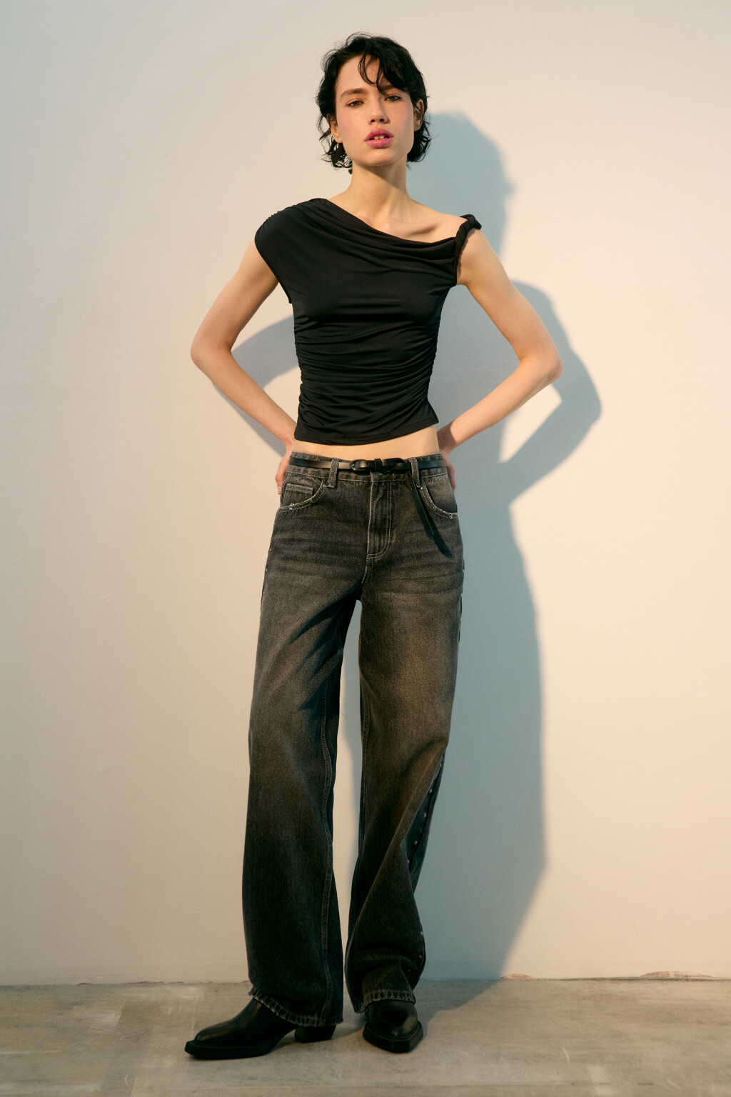 Топ с асимметричными бретелями - цвет черный - 4