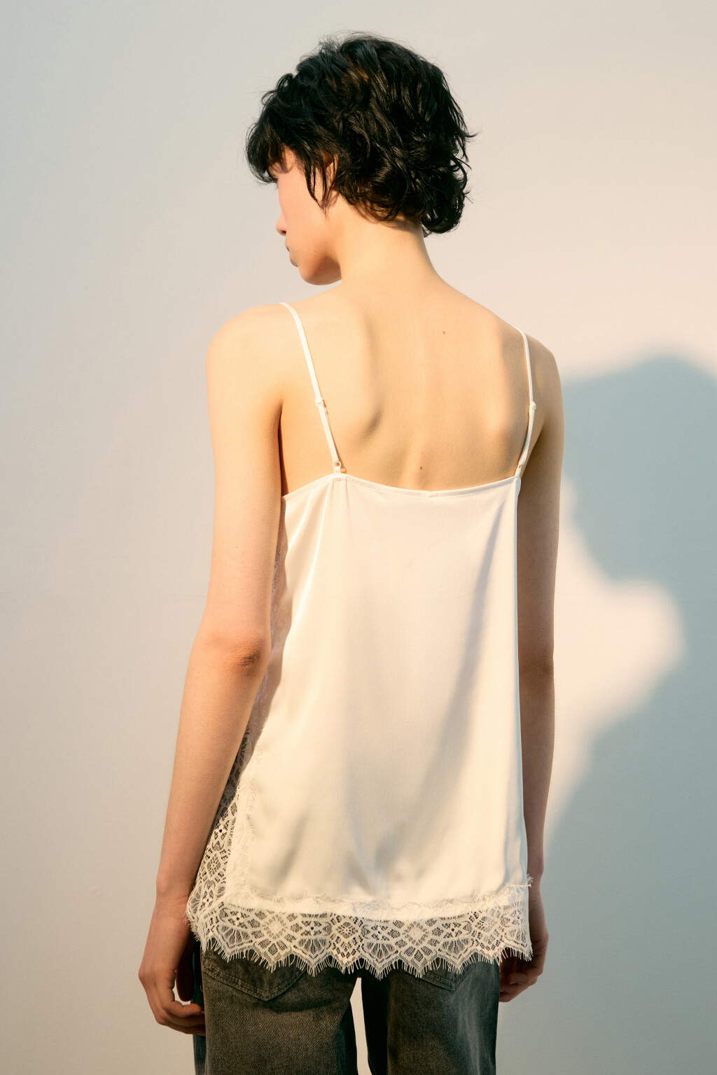 Блузка-топ атласная с кружевом - цвет молочный - 3