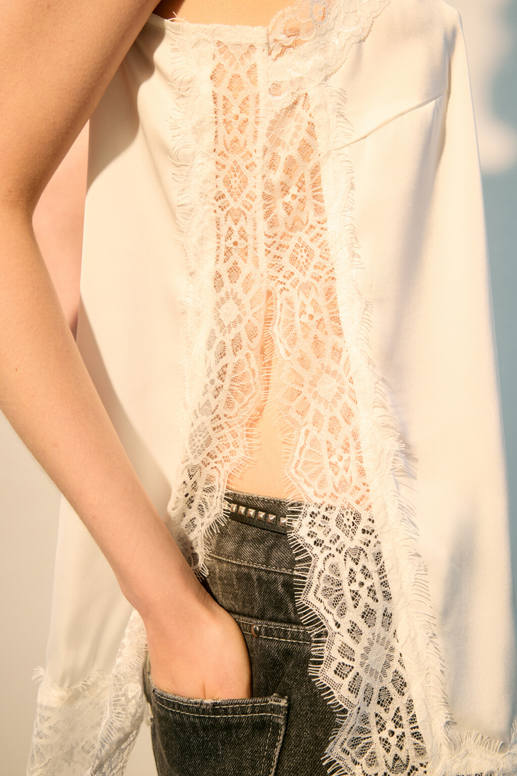 Блузка-топ атласная с кружевом - цвет молочный - 5