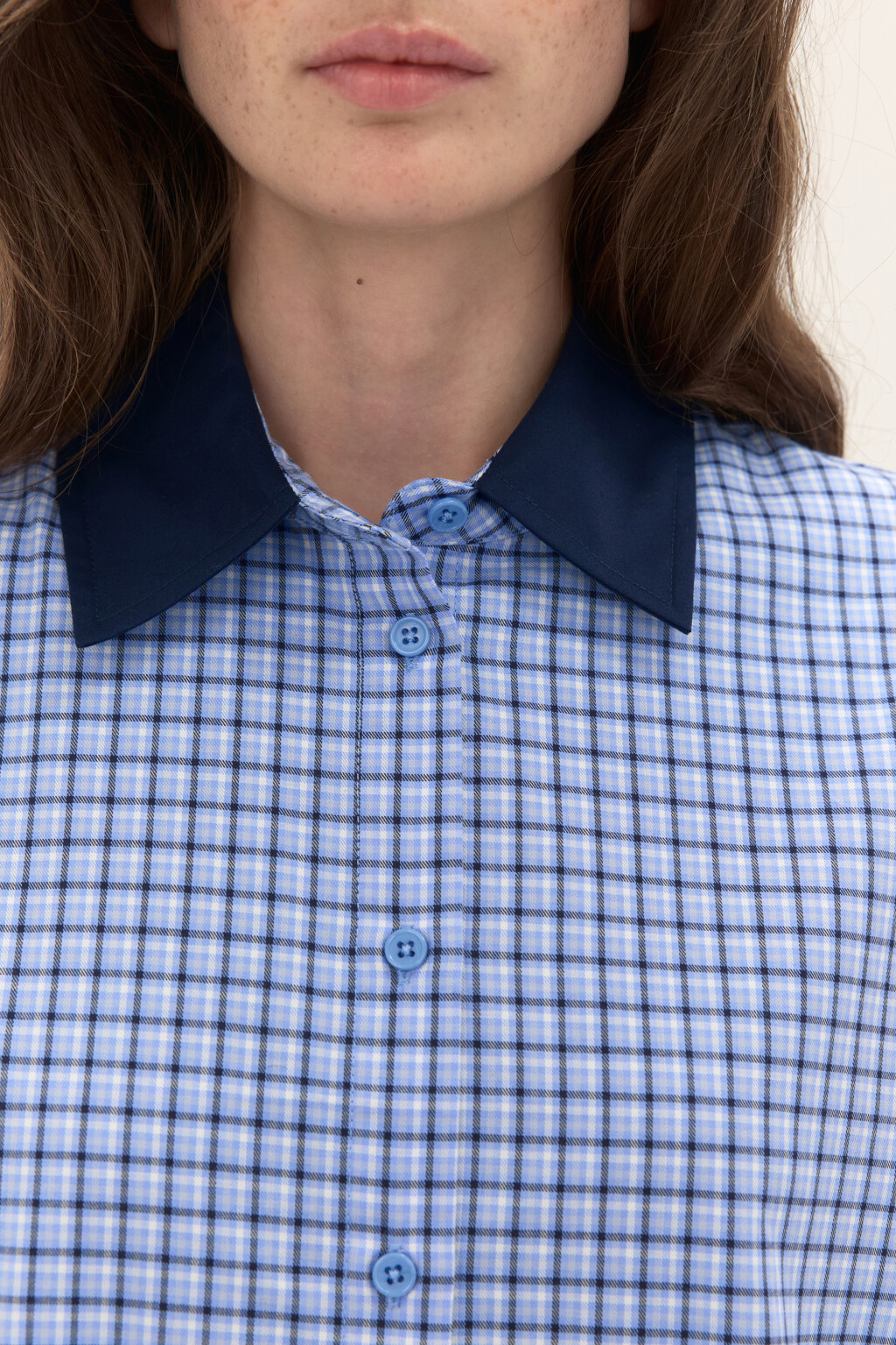 Платье-рубашка мини в клетку - цвет голубой - 5