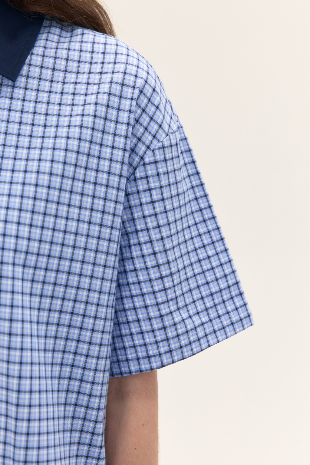 Платье-рубашка мини в клетку - цвет голубой - 6