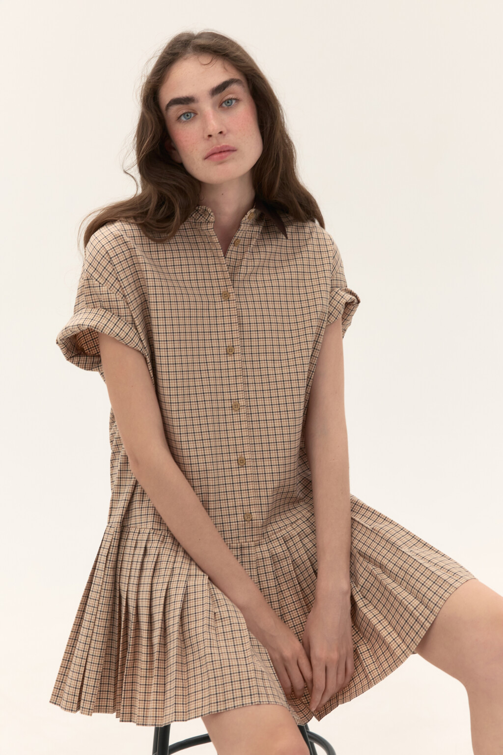 Платье-рубашка мини в клетку - цвет бежевый - 1
