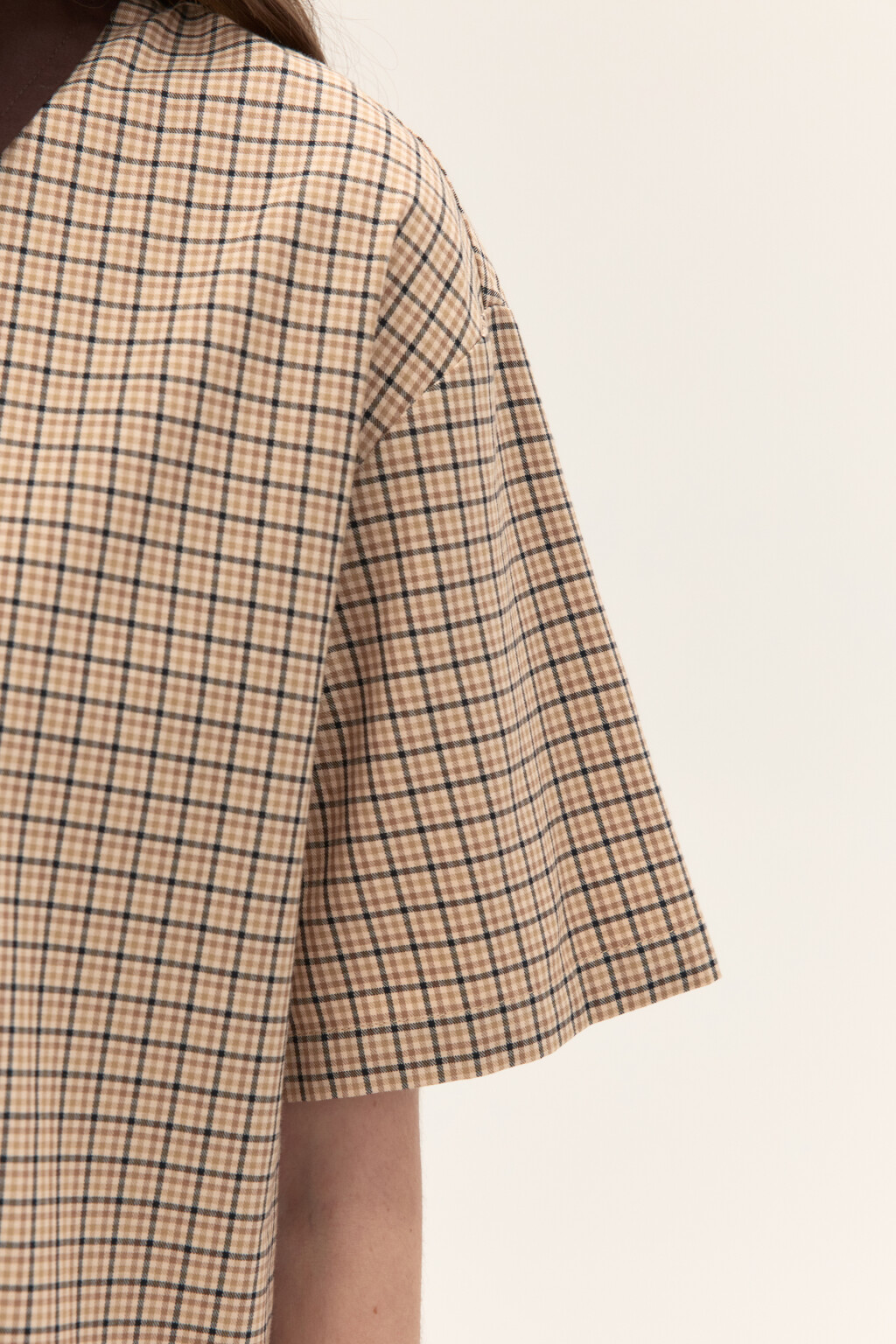 Платье-рубашка мини в клетку - цвет бежевый - 6