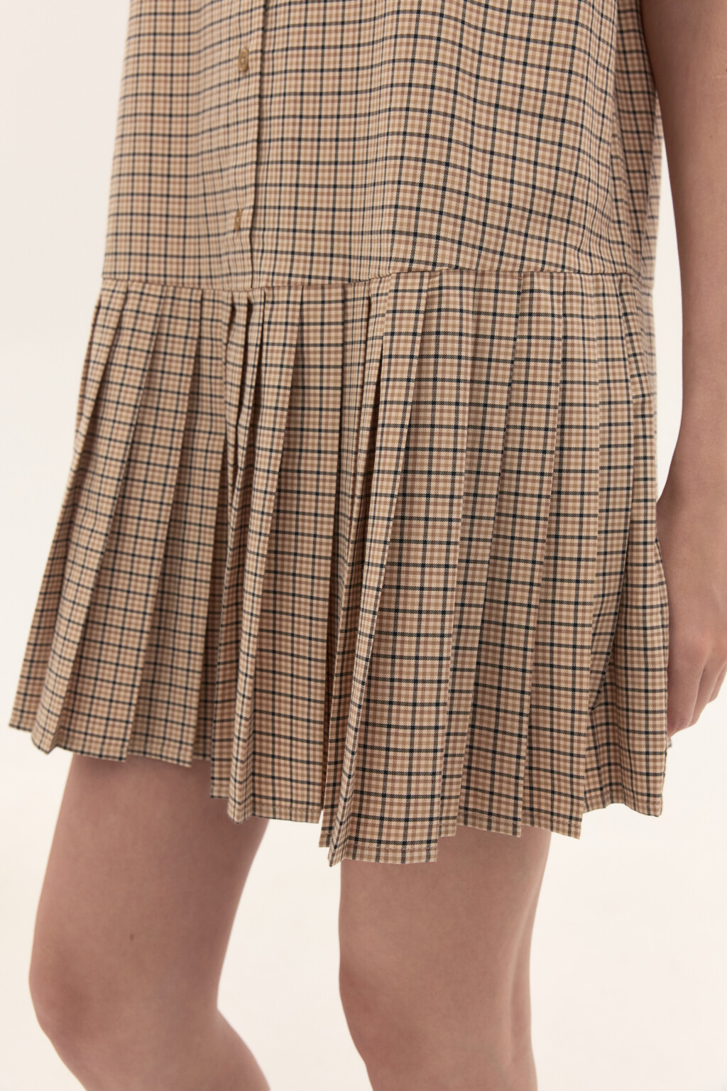 Платье-рубашка мини в клетку - цвет бежевый - 7