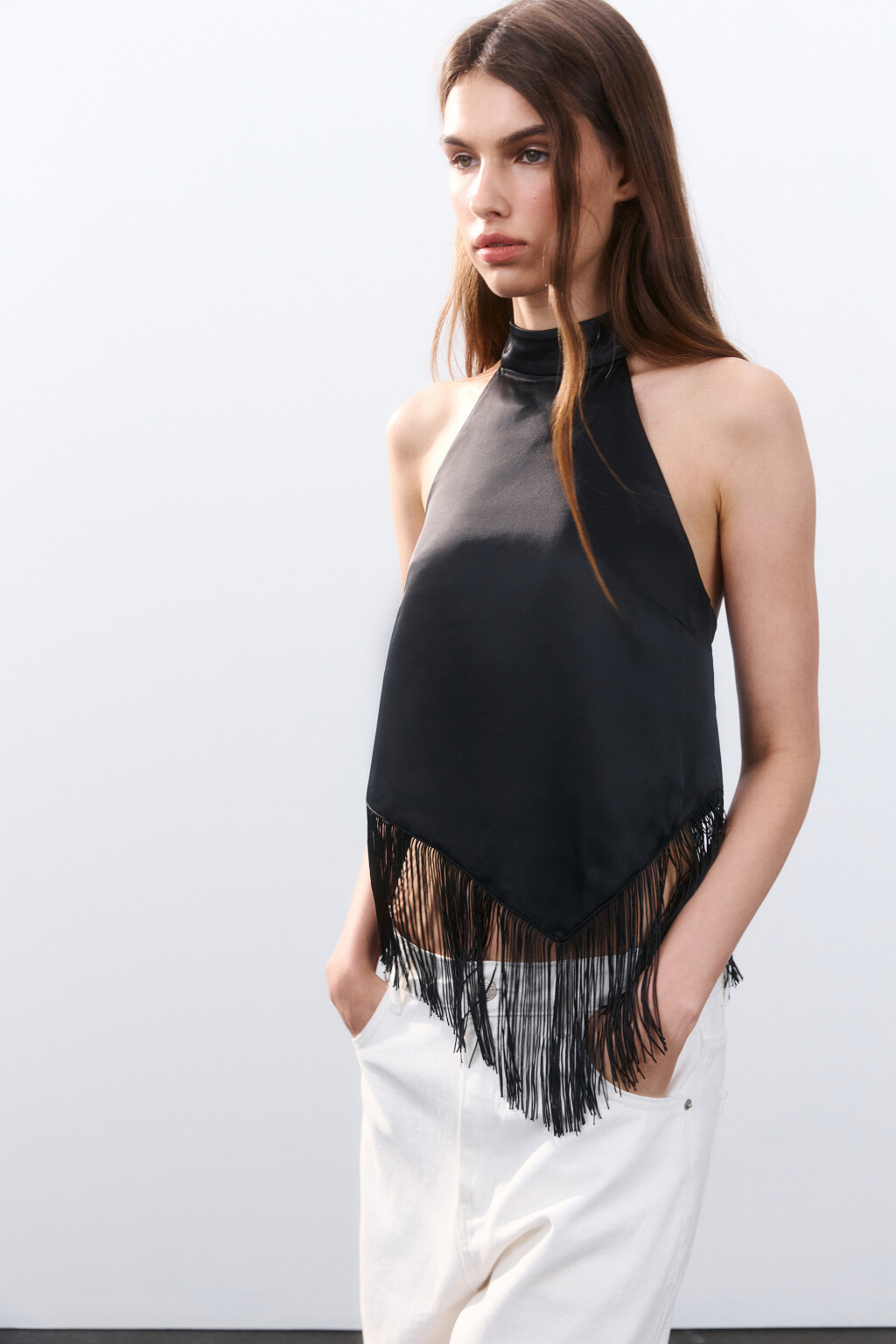 Топ атласный с бахромой - цвет черный - 1