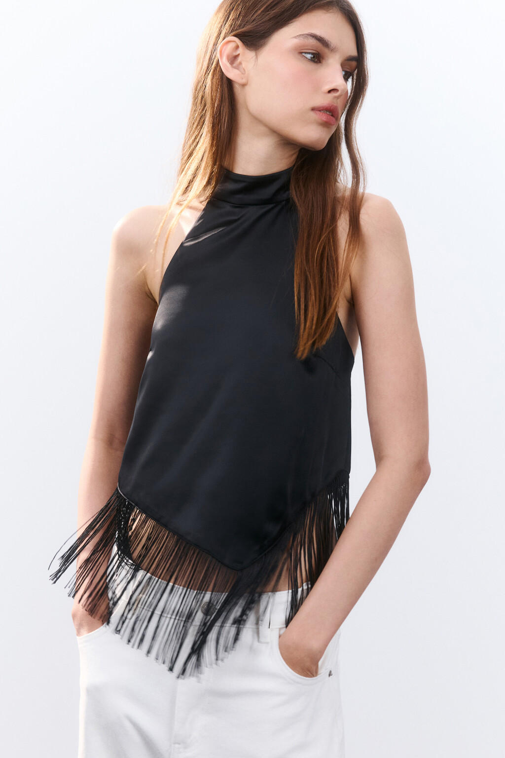 Топ атласный с бахромой - цвет черный - 2