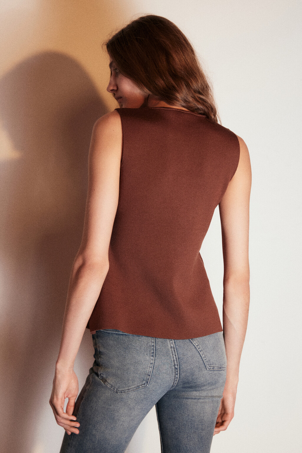 Жилет вязаный на пуговицах - цвет коричневый - 3