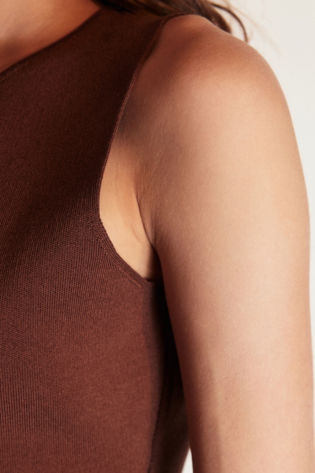 Жилет вязаный на пуговицах - цвет коричневый - 6