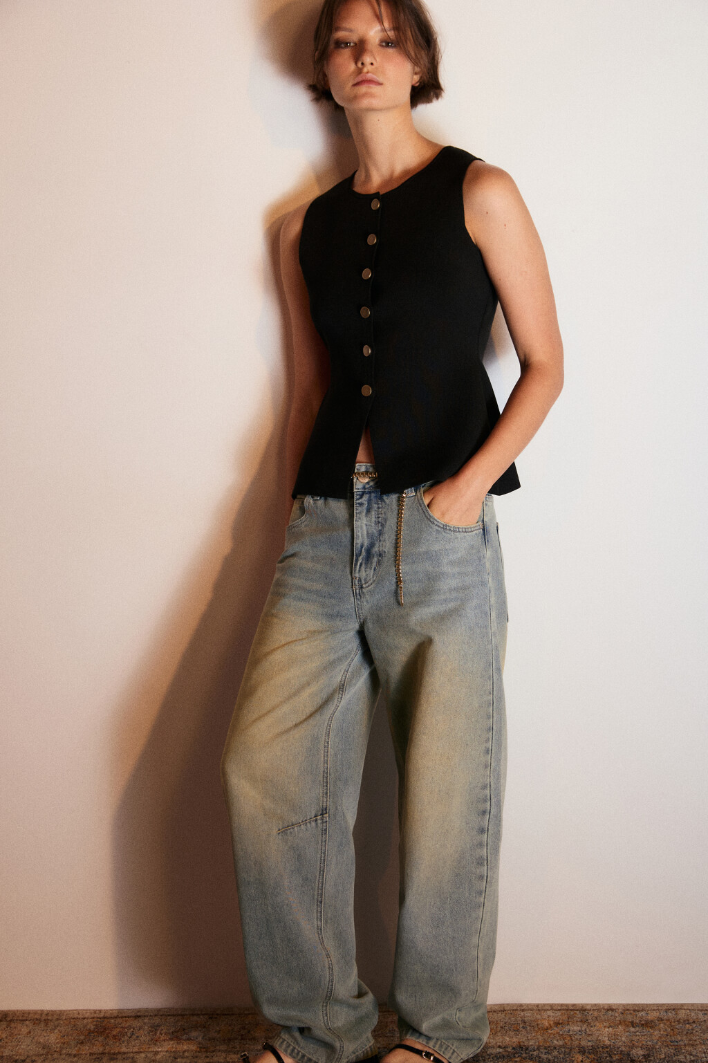 Жилет вязаный на пуговицах - цвет черный - 1