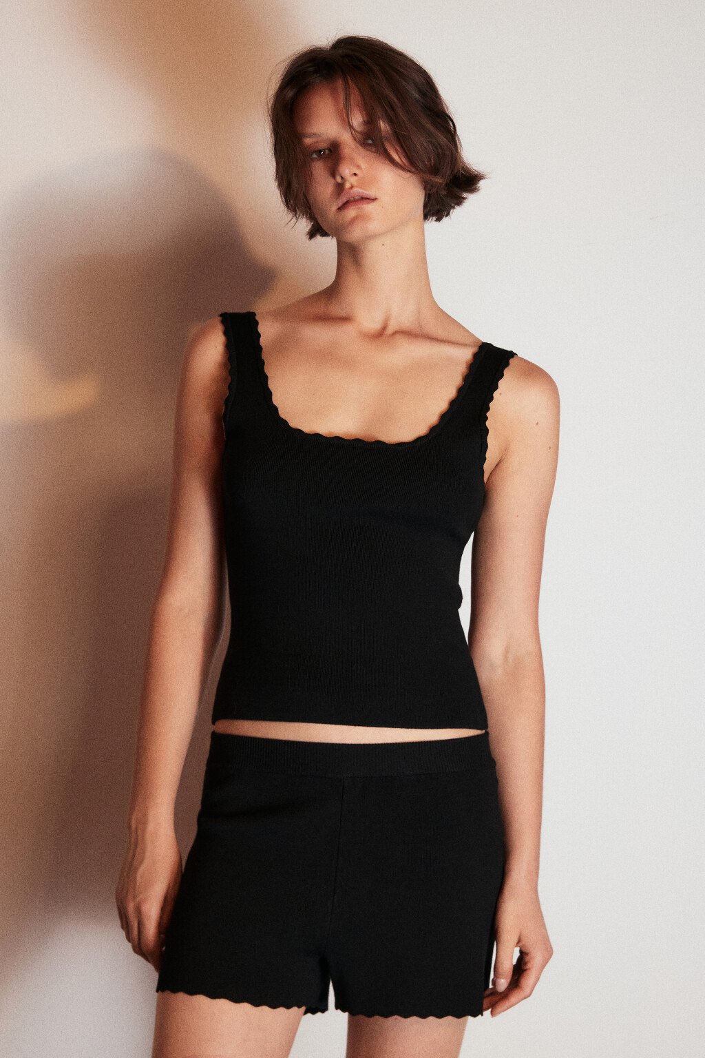 Шорты вязаные с волнистыми краями - цвет черный - 3