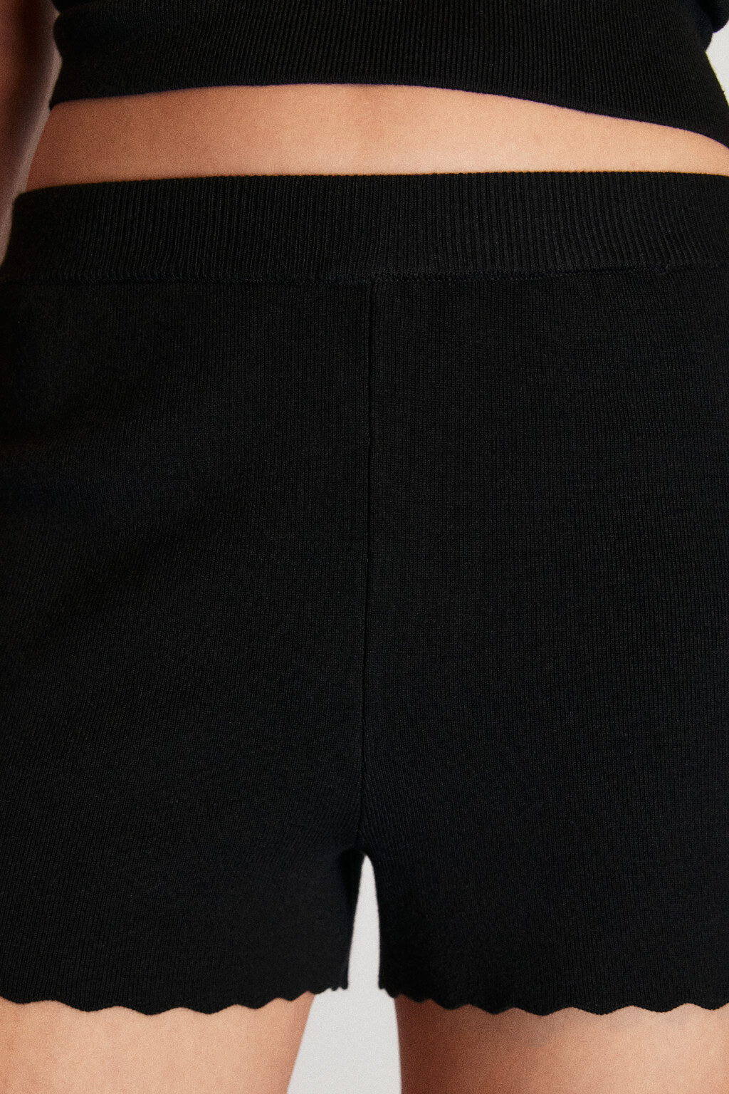 Шорты вязаные с волнистыми краями - цвет черный - 6